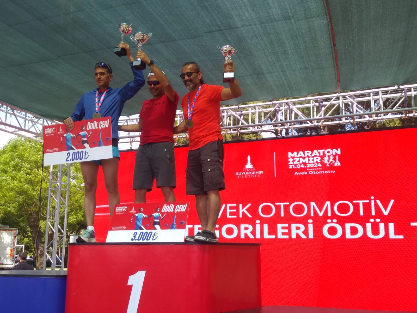 Maratonda bir ilk İzmir'de üçüncülük Zafer'in 