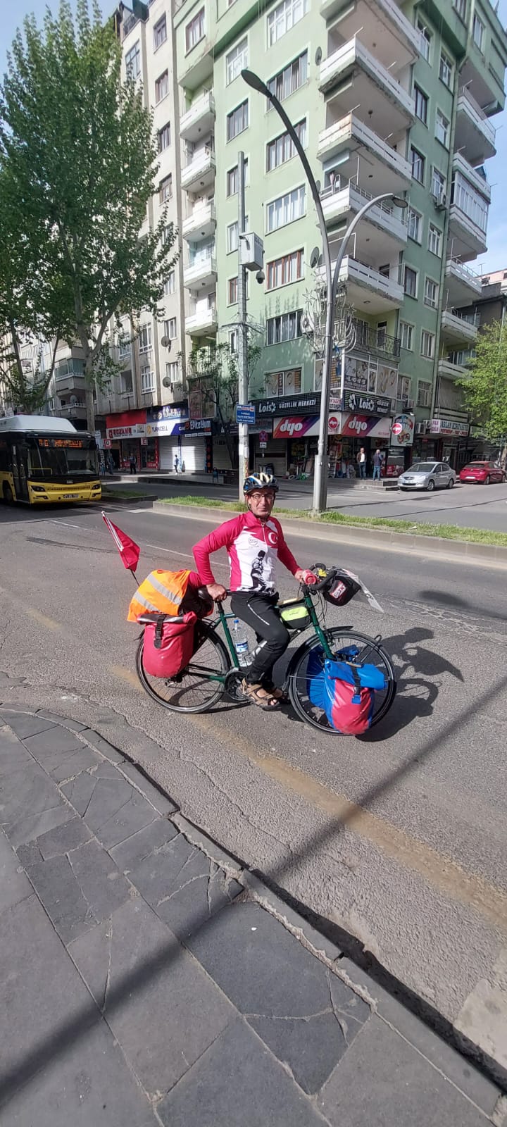 Şehit Emniyet Müdürü Gaffar Okkan için 1250 kilometre pedal çevirecek