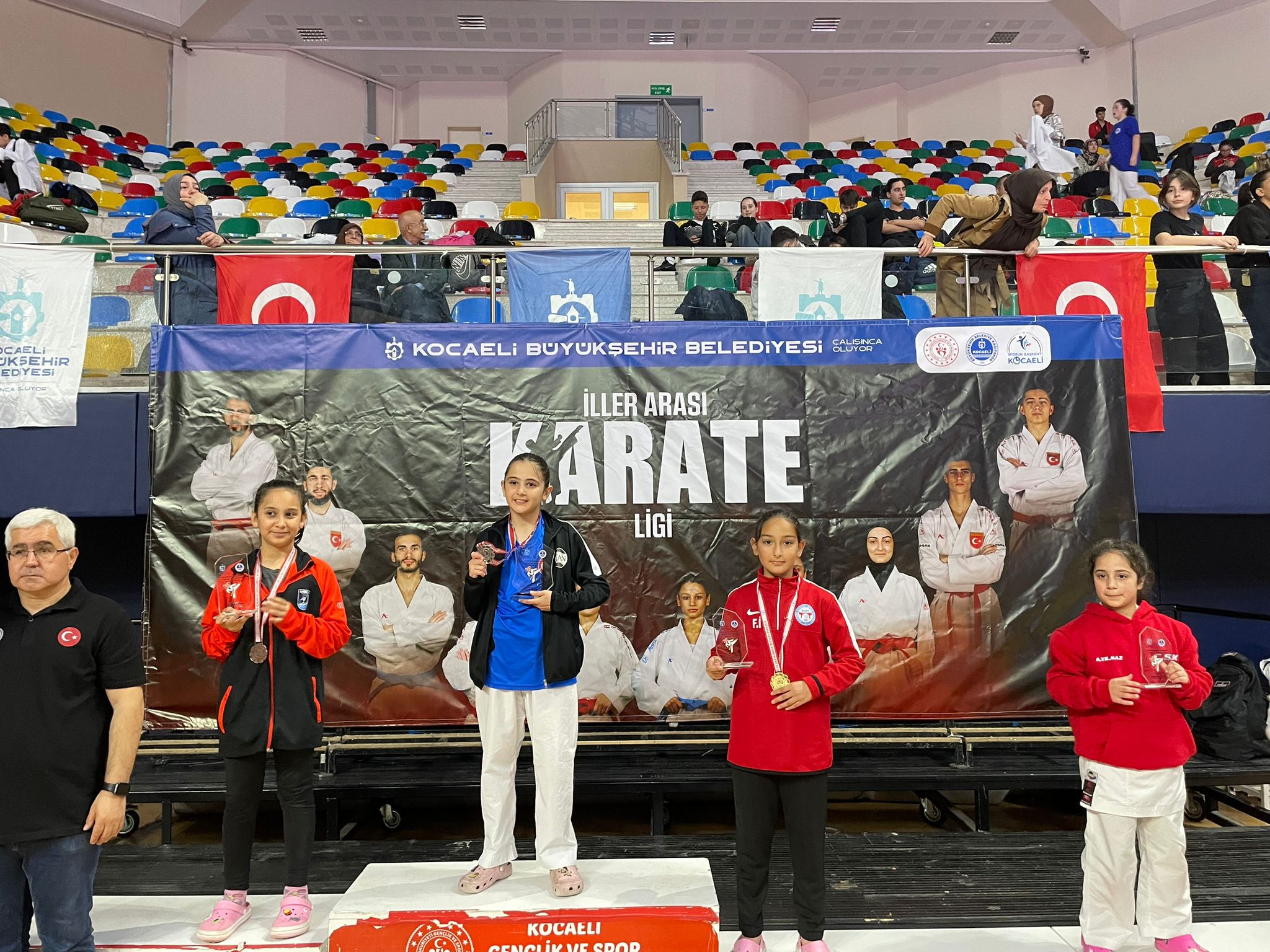 ŞAMPİYON HENDEK KARATE