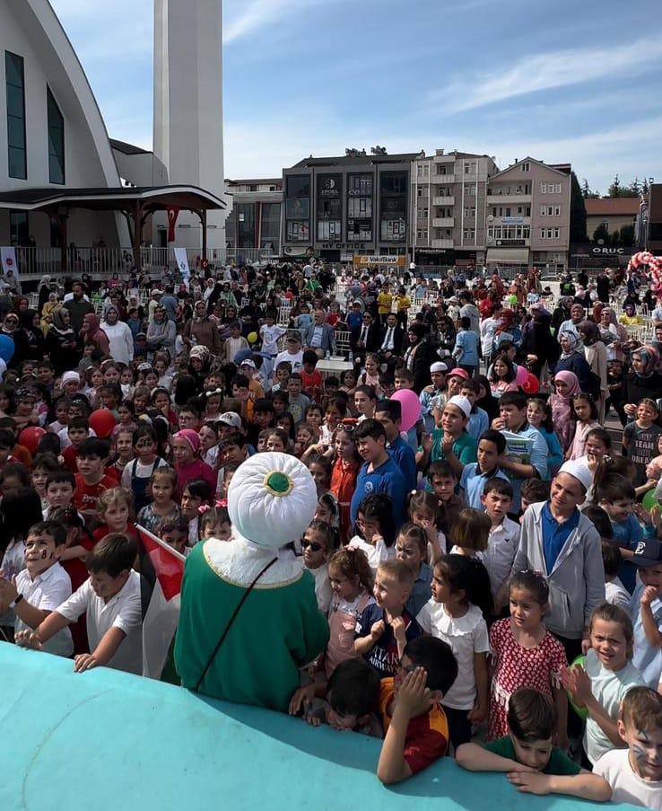 Rasim Paşa Camii'nde Çocuk Şenliği Düzenlendi 