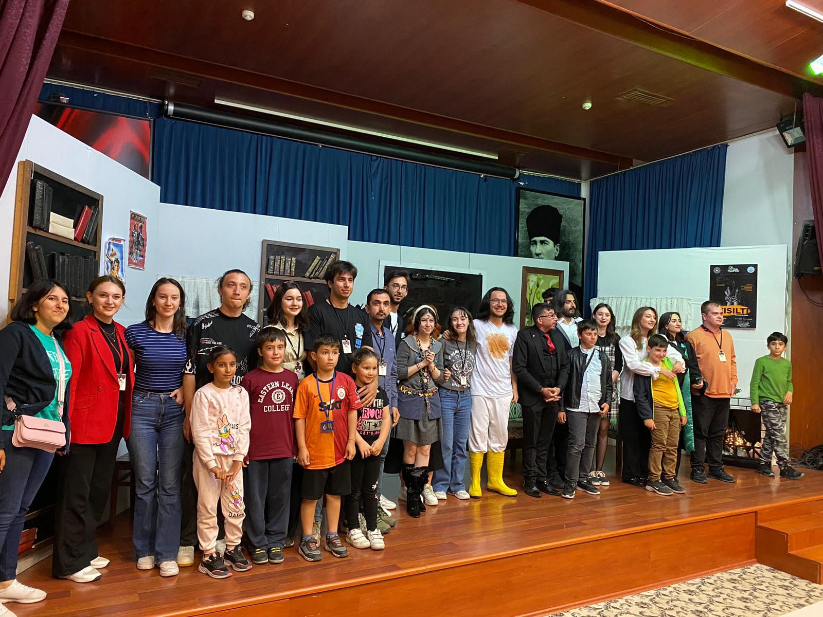 Ölüm Tuzagı tiyatro oyunu Hendek’te oynandı 