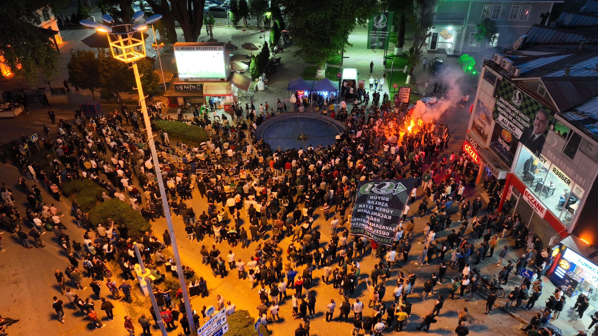 Hendek Meydanda Büyük Üzüntü Taraftarlar Yıkıldı