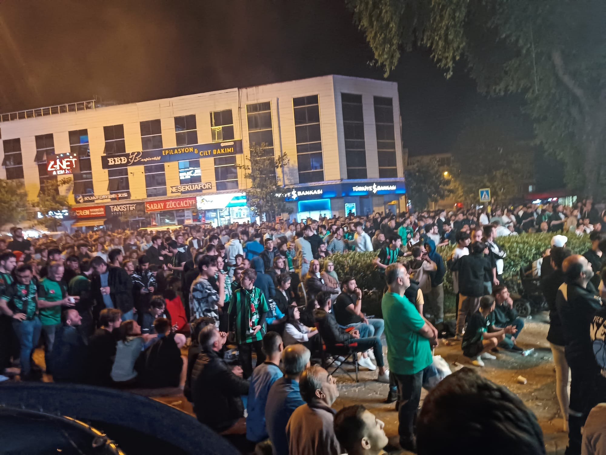 Hendek Meydanda Büyük Üzüntü Taraftarlar Yıkıldı