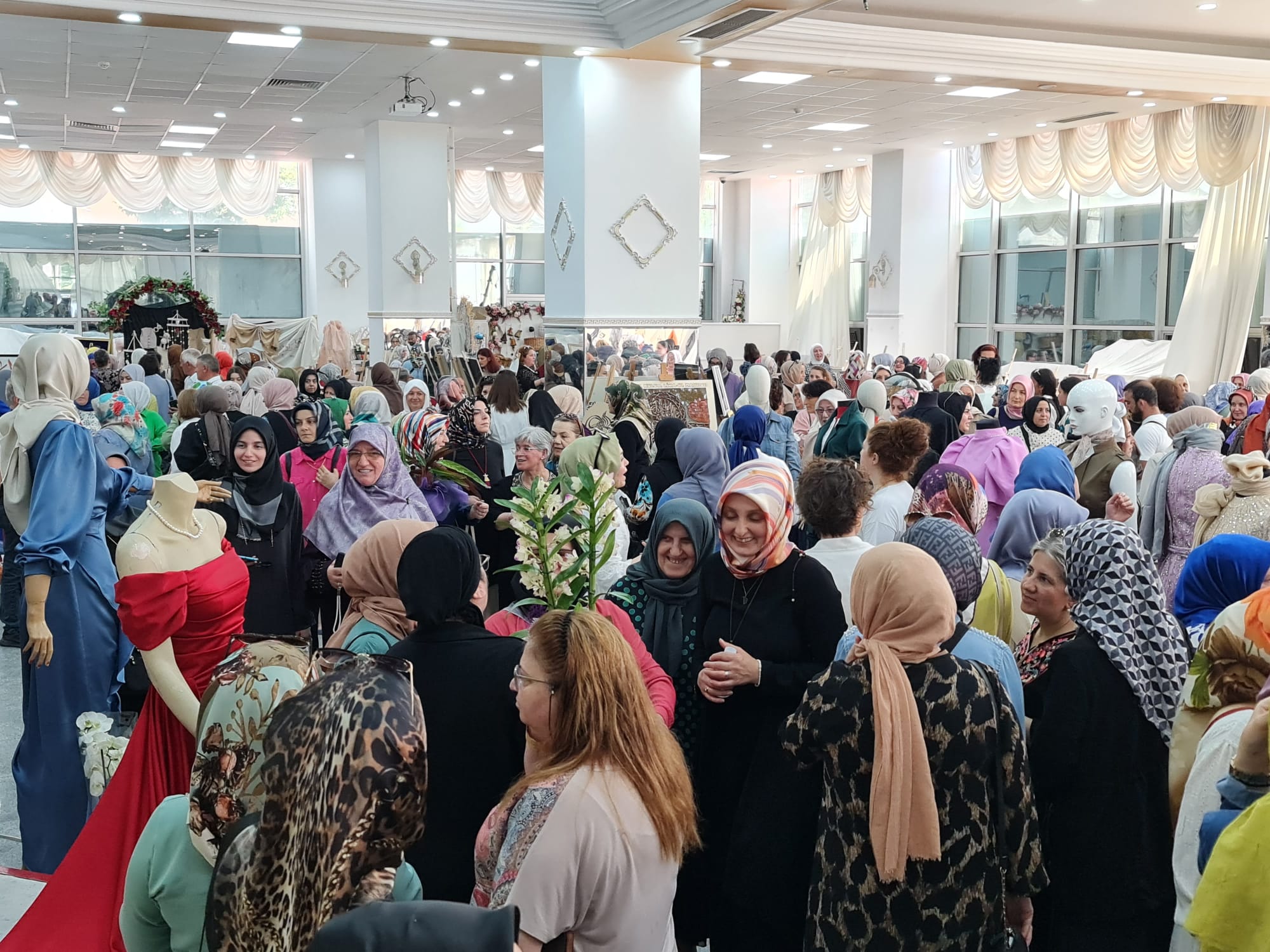 Hendek Halk Eğitim Sergisine Yoğun ilgi