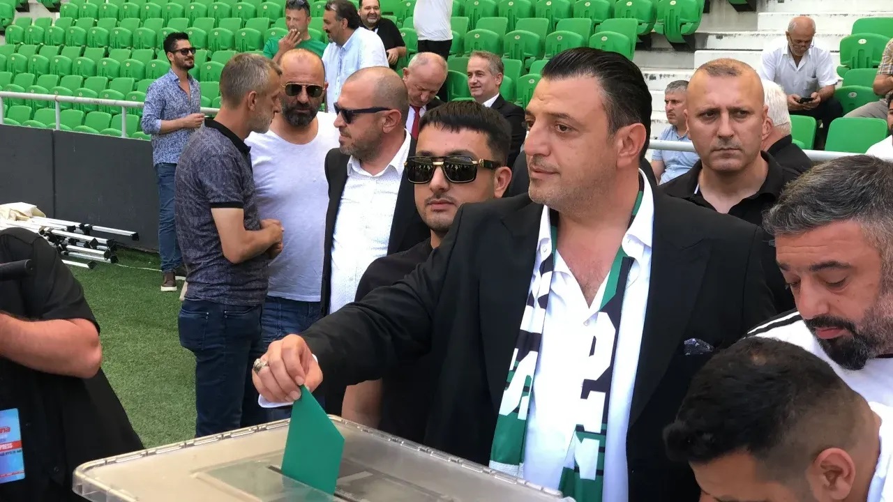 Sakaryaspor'un 44'ncü başkanı Gökhan İn