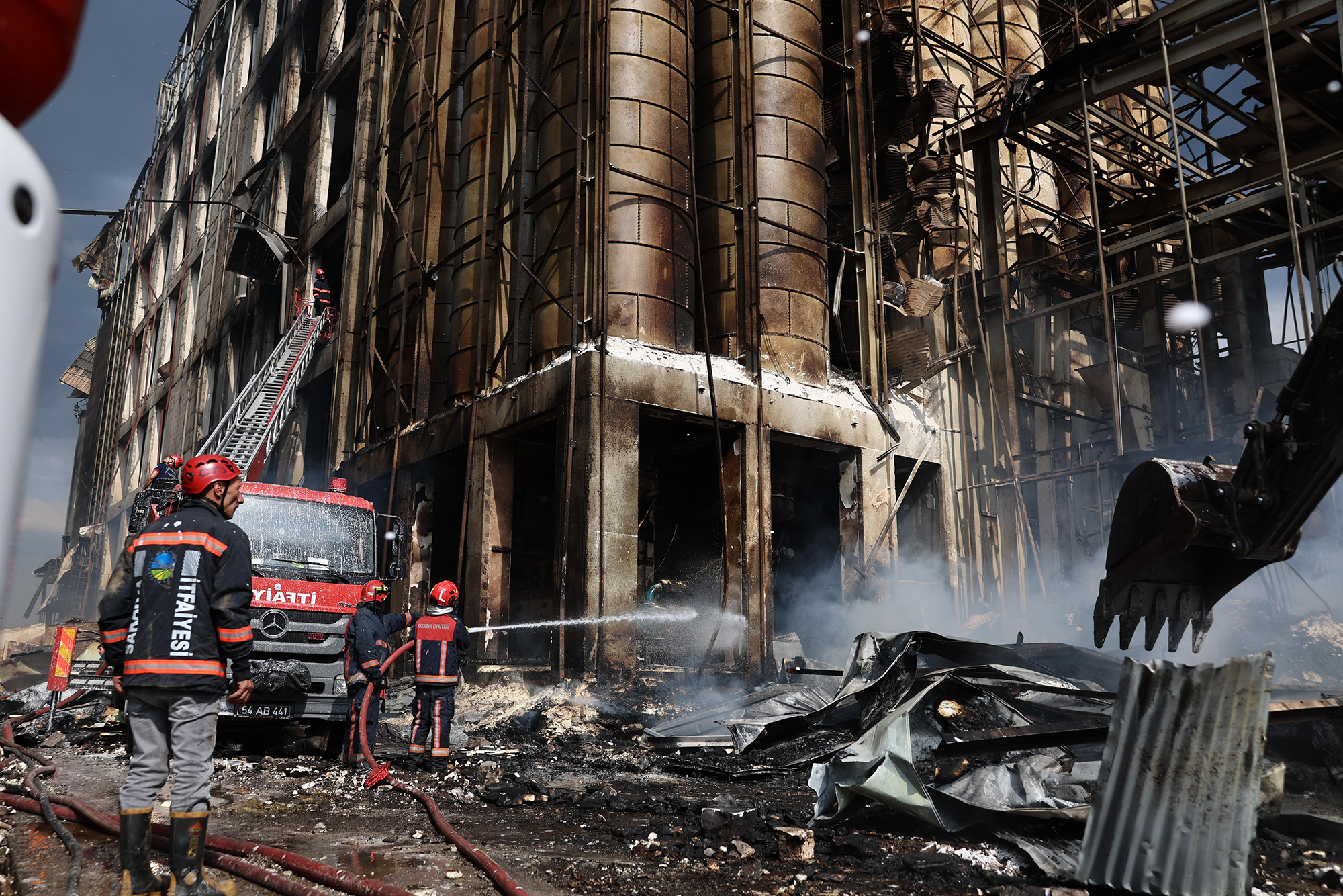 Vali Karadeniz patlamaya ilişkin son durumu açıkladı