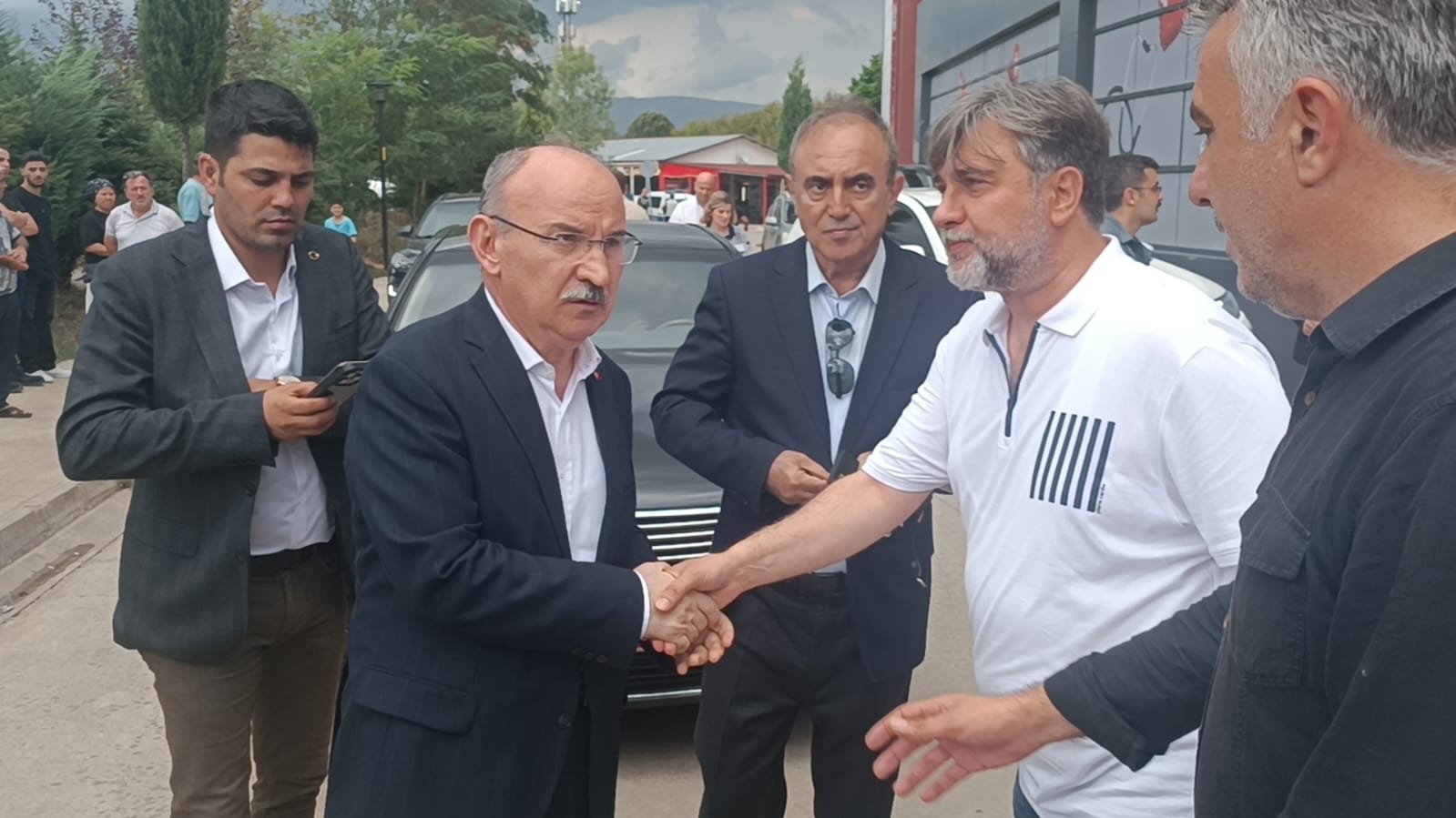 Vali Karadeniz Patlamada Yaralanan İşçileri Ziyaret Etti