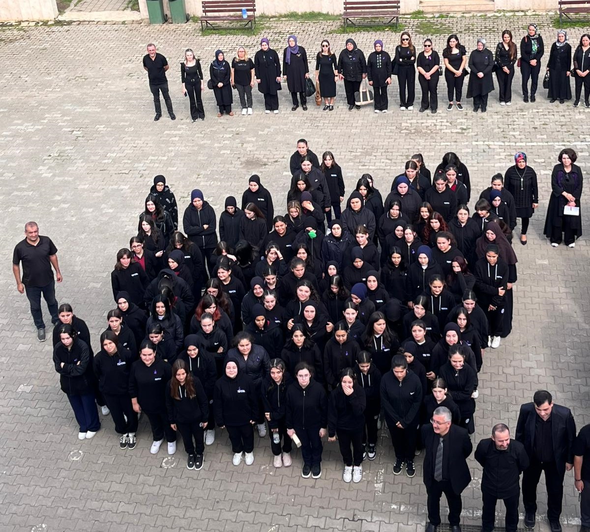 Yenimahalle Kız Mesleki Teknik ve Anadolu Lisesi öğretmenleri ve öğrencilerinden farkındalık