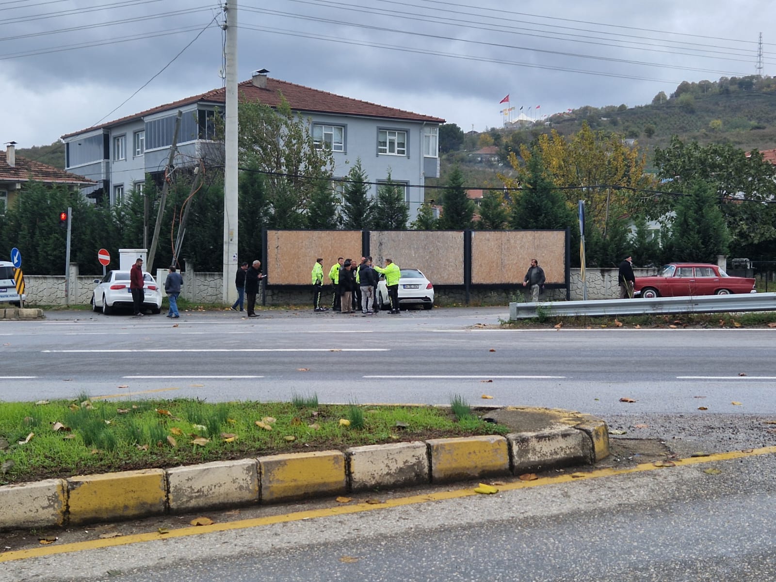 İki Otomobilin Karıştığı Kazada maddi hasar meydana geldi