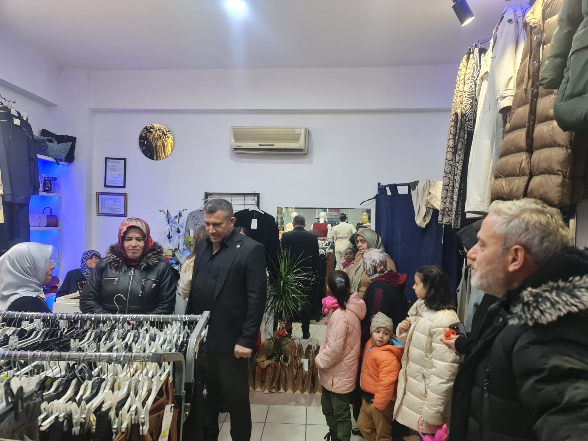 Hendek’te Aura Butik Kadın Giyim Mağazası Açıldı