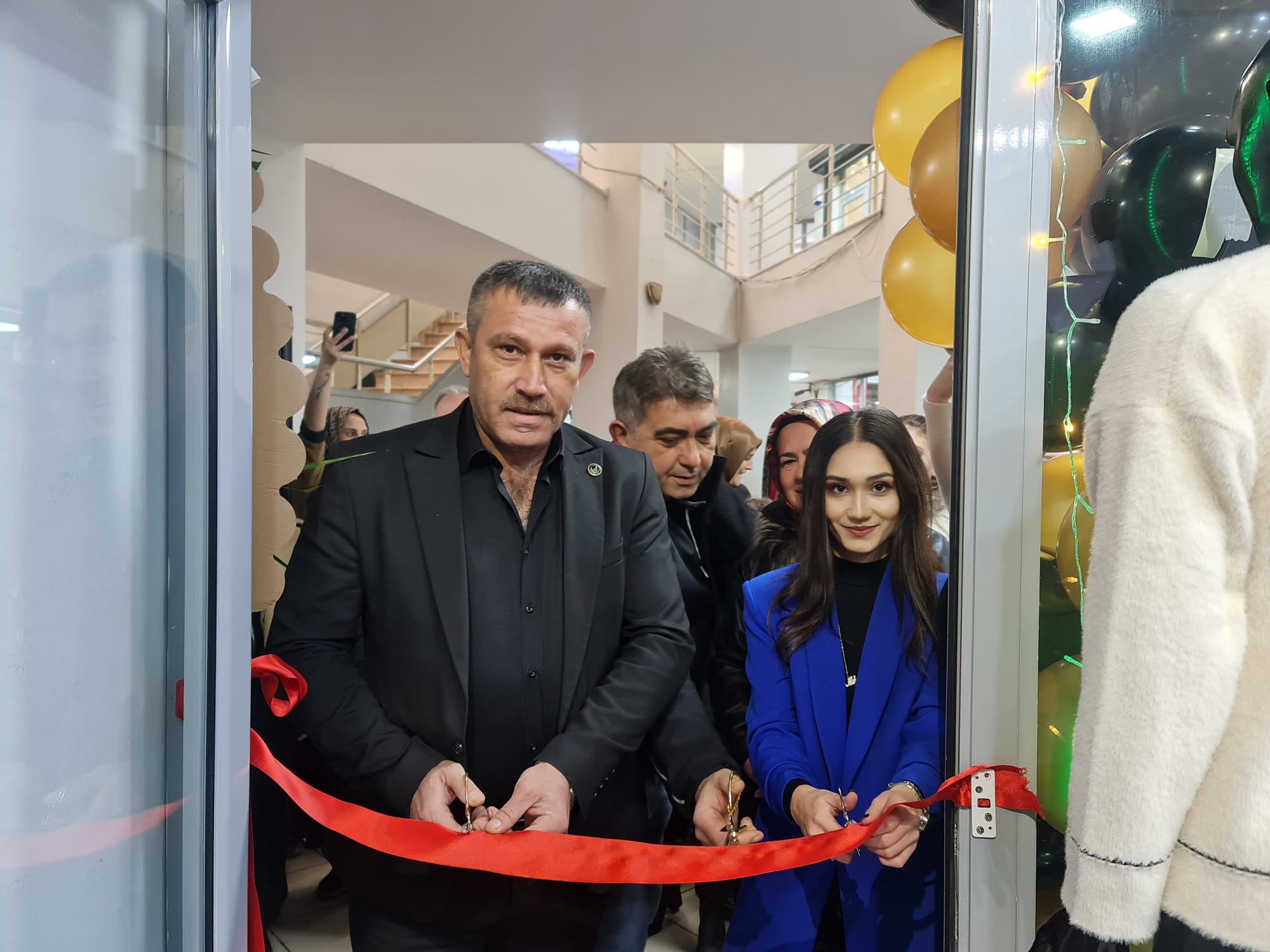 Hendek’te Aura Butik Kadın Giyim Mağazası Açıldı