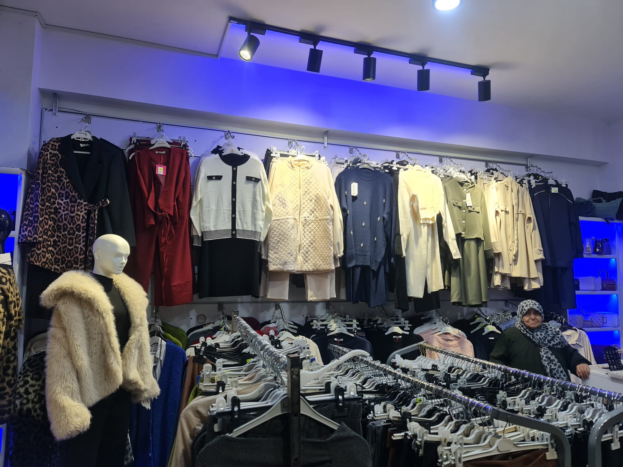 Hendek’te Aura Butik Kadın Giyim Mağazası Açıldı