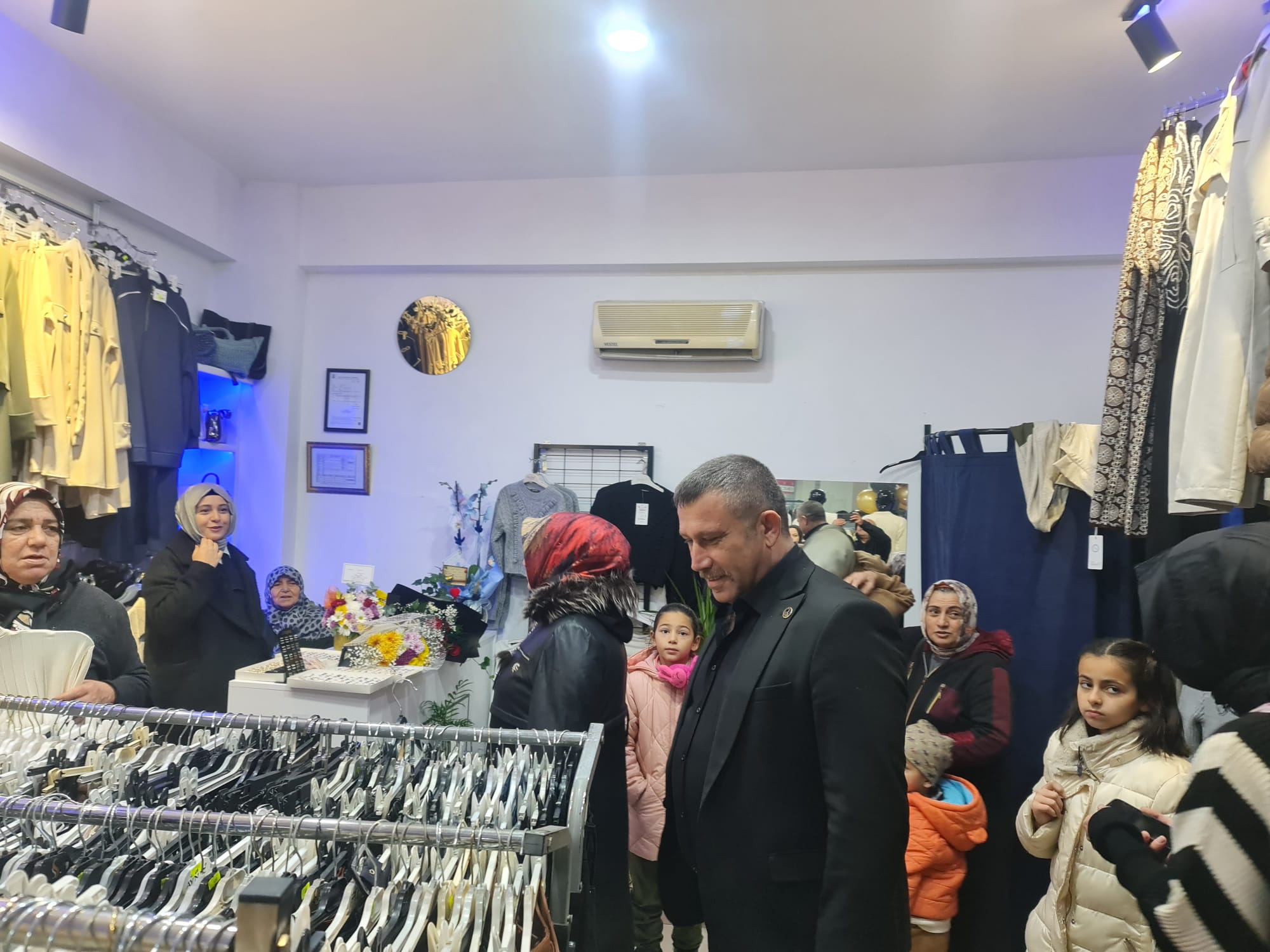 Hendek’te Aura Butik Kadın Giyim Mağazası Açıldı