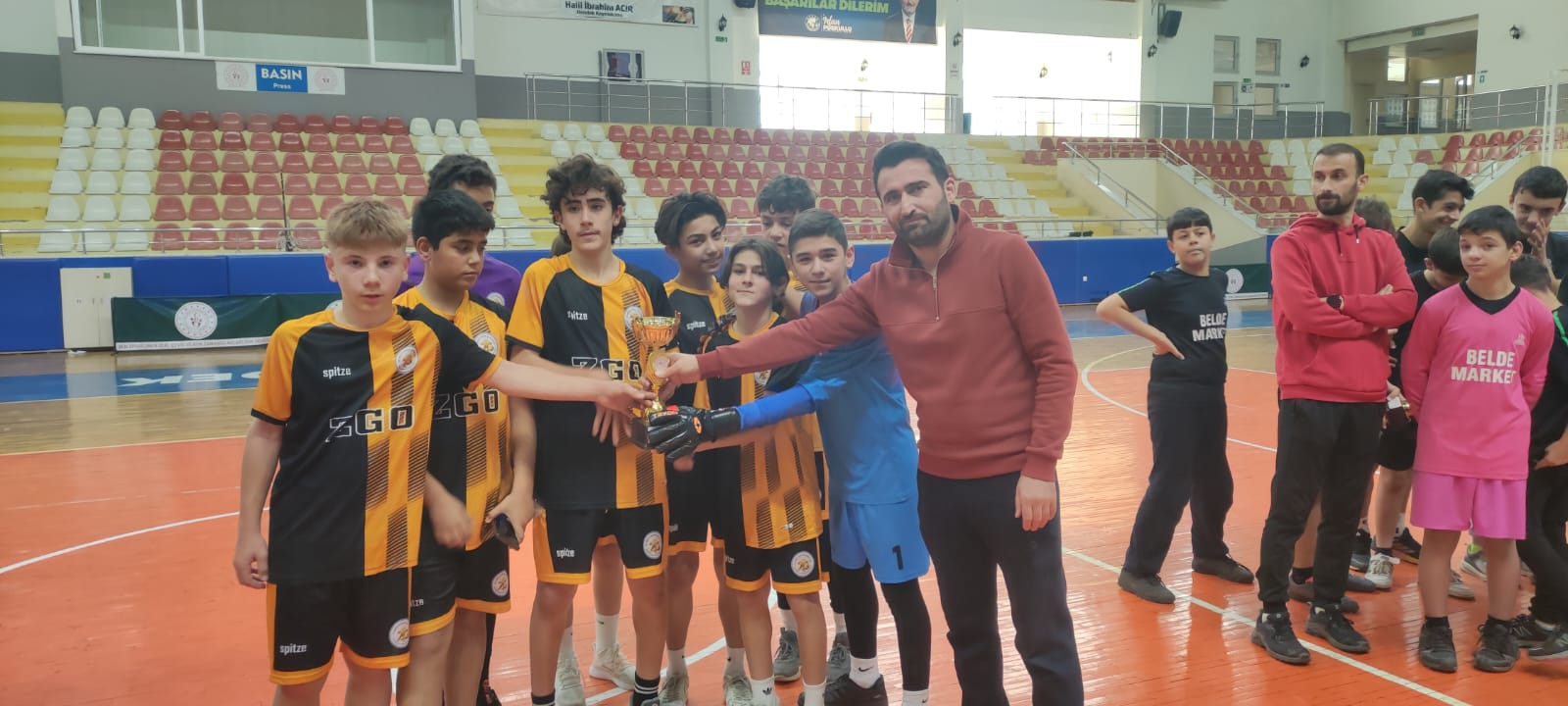 Yıldız Erkek Futsalda İmam Hatip Ortaokulu birinci