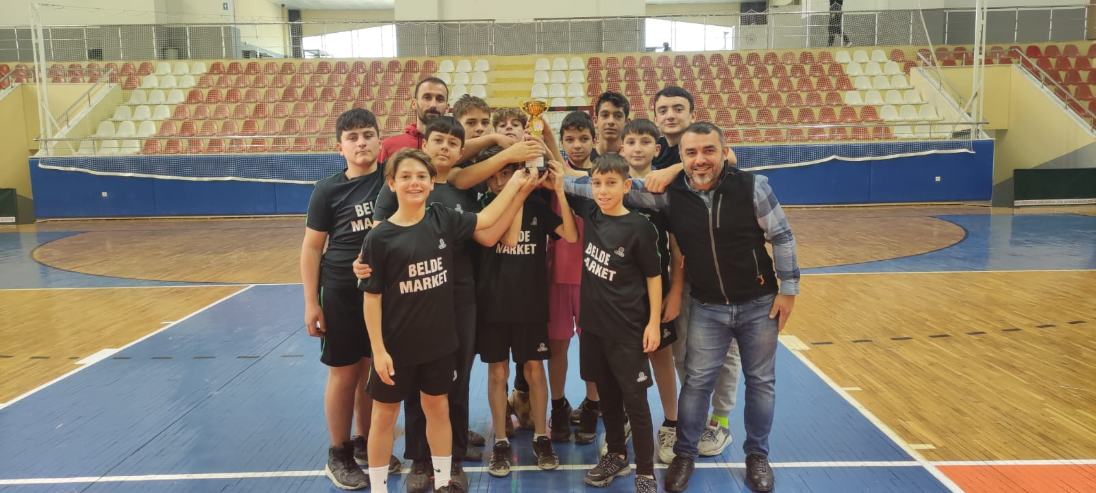 Yıldız Erkek Futsalda İmam Hatip Ortaokulu birinci