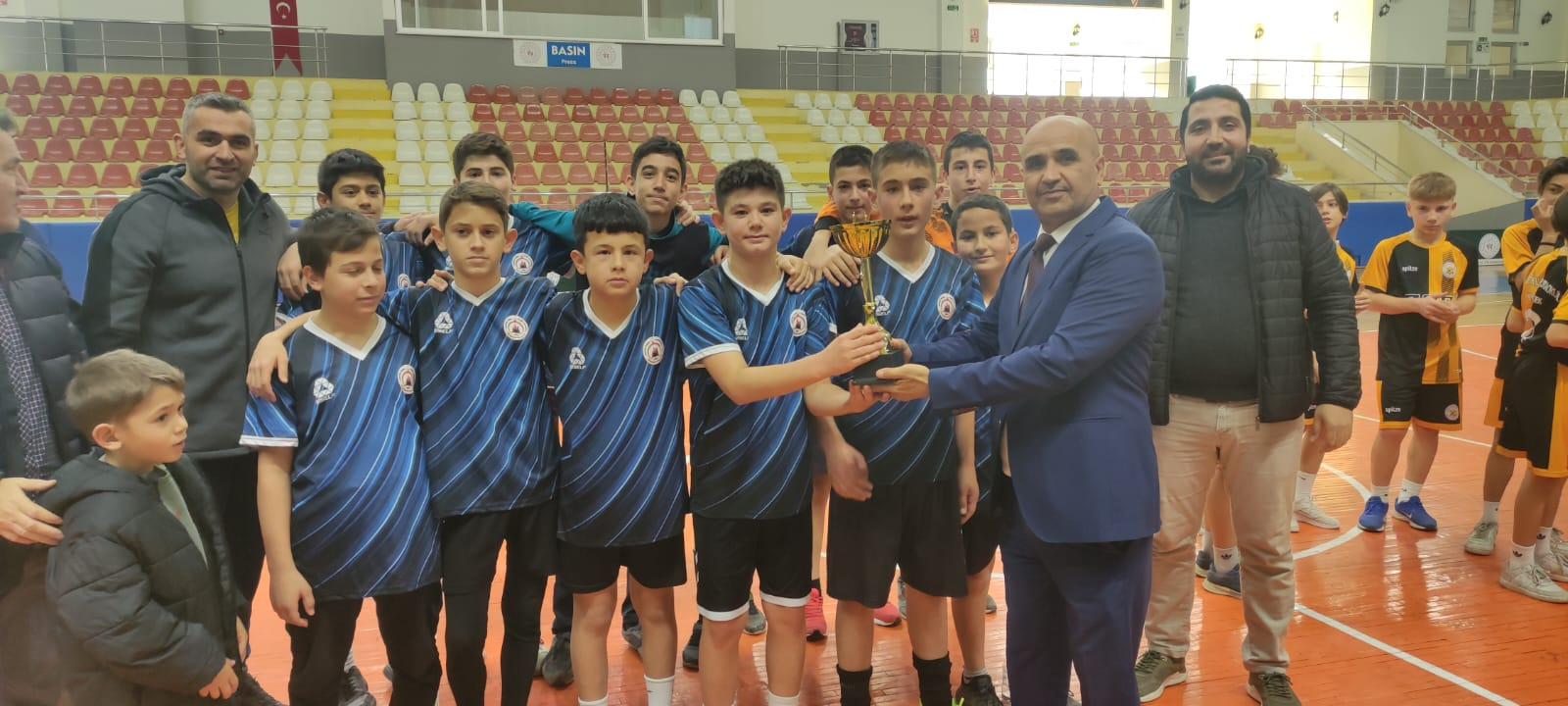 Yıldız Erkek Futsalda İmam Hatip Ortaokulu birinci