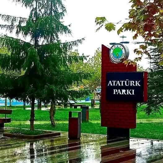 Hendek’te Atatürk Parkı Tabelası kaldırıldı, yerine prefabrik bina yapılıyor