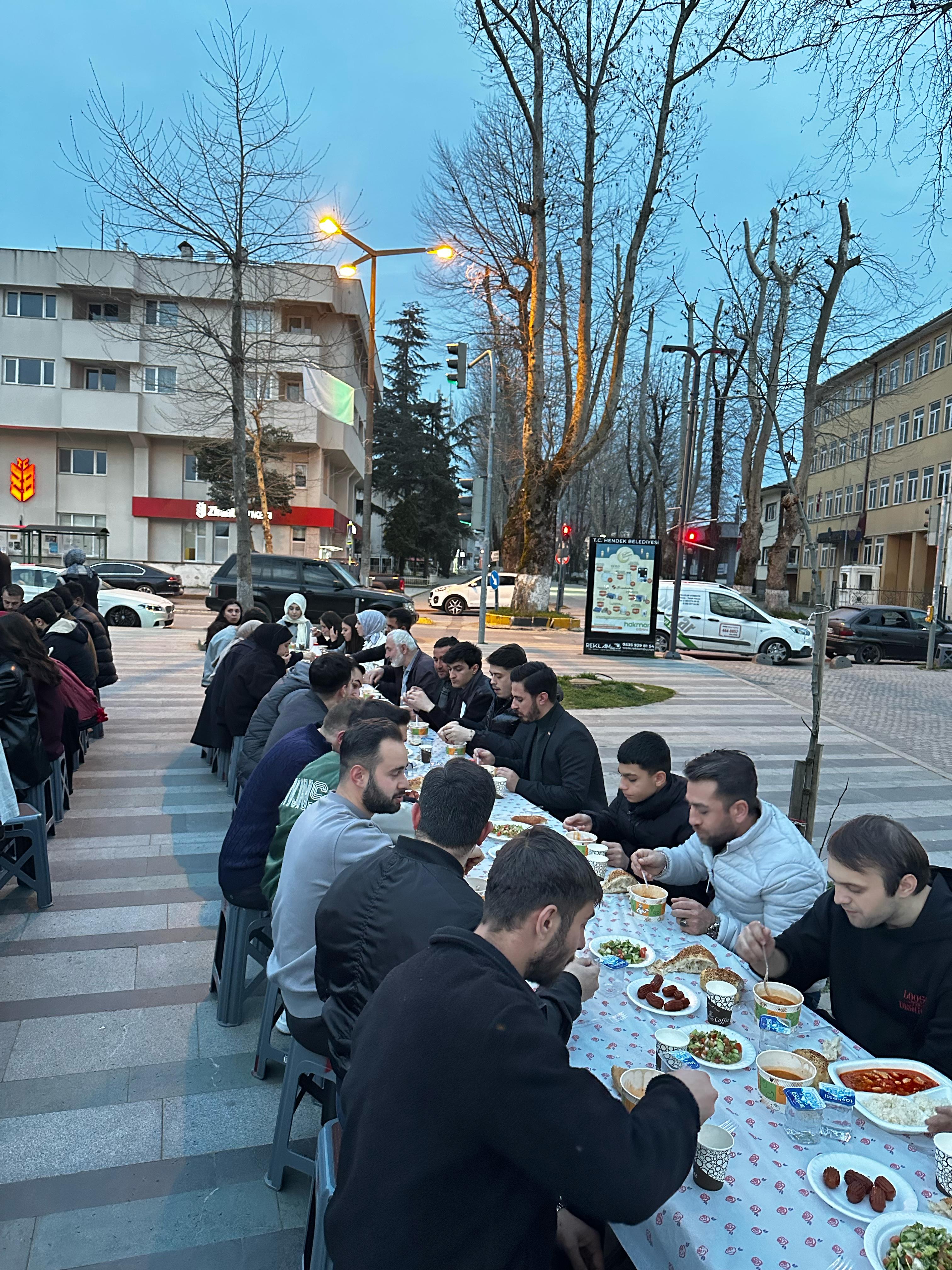 AK Parti Gençlik Kolları İftarda buluştu