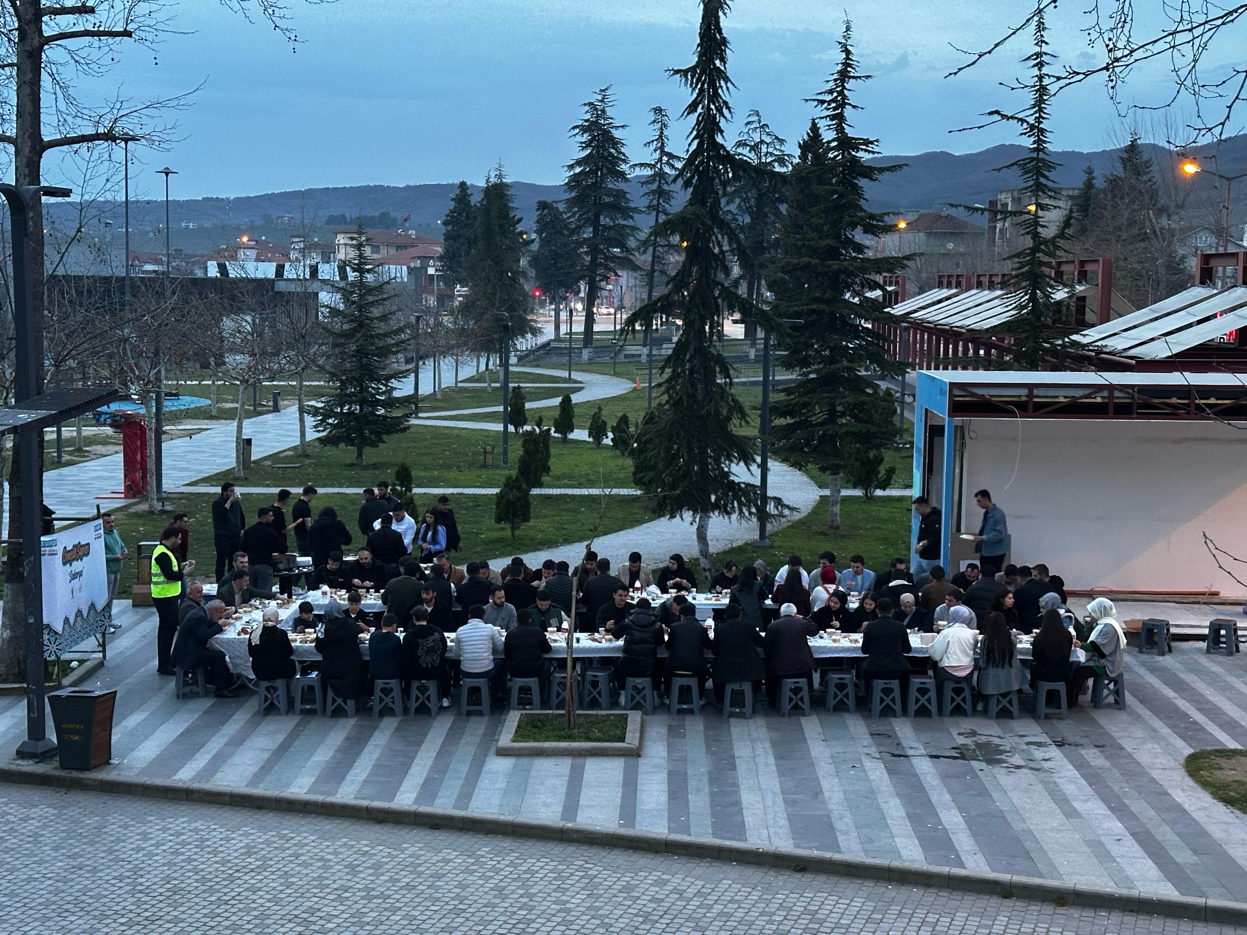 AK Parti Gençlik Kolları İftarda buluştu