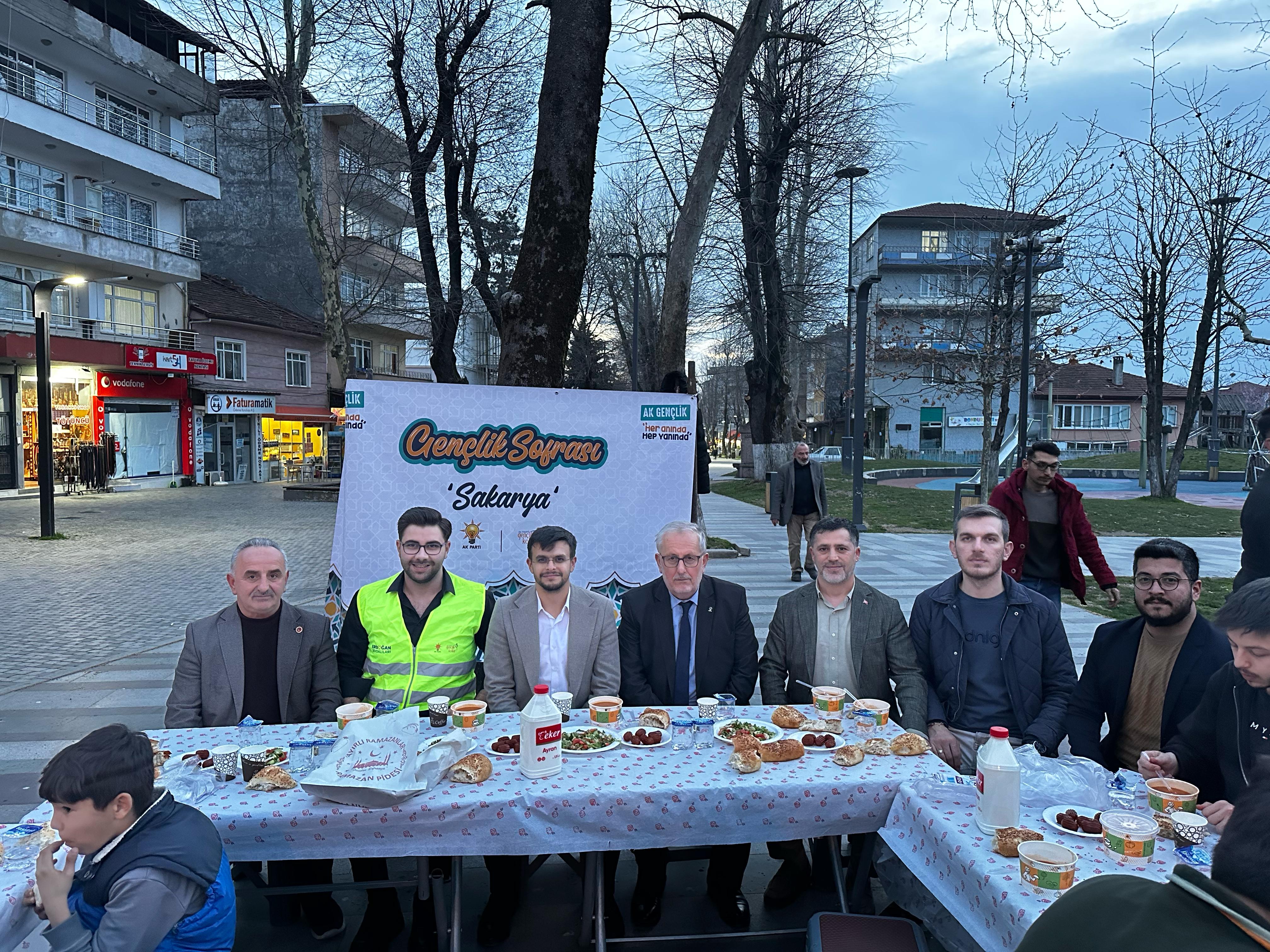 AK Parti Gençlik Kolları İftarda buluştu