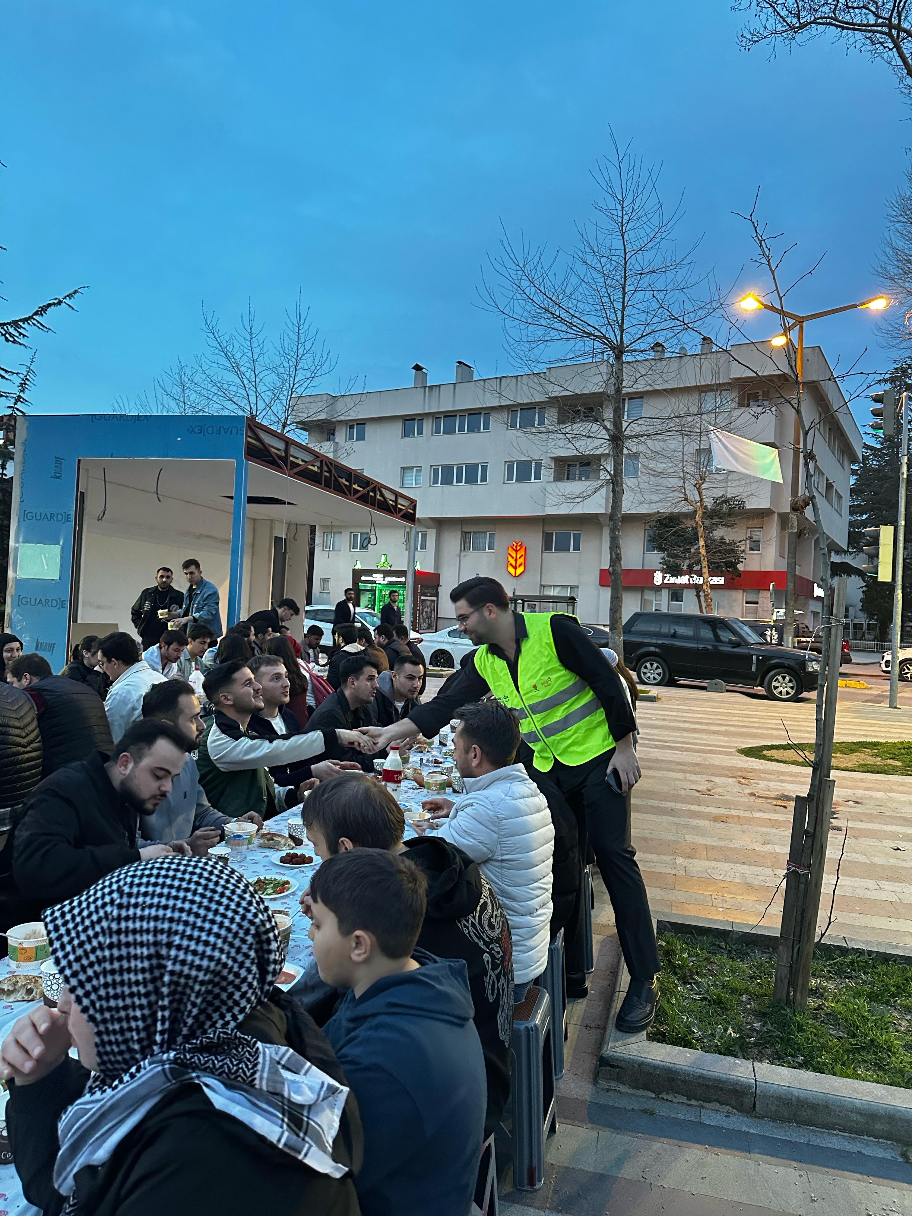 AK Parti Gençlik Kolları İftarda buluştu