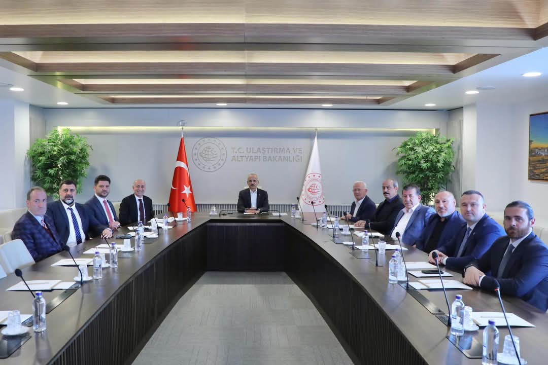 KOOPERATİF BAŞKANLARI BAKAN URALOĞLU'NU ZİYARET ETTİ