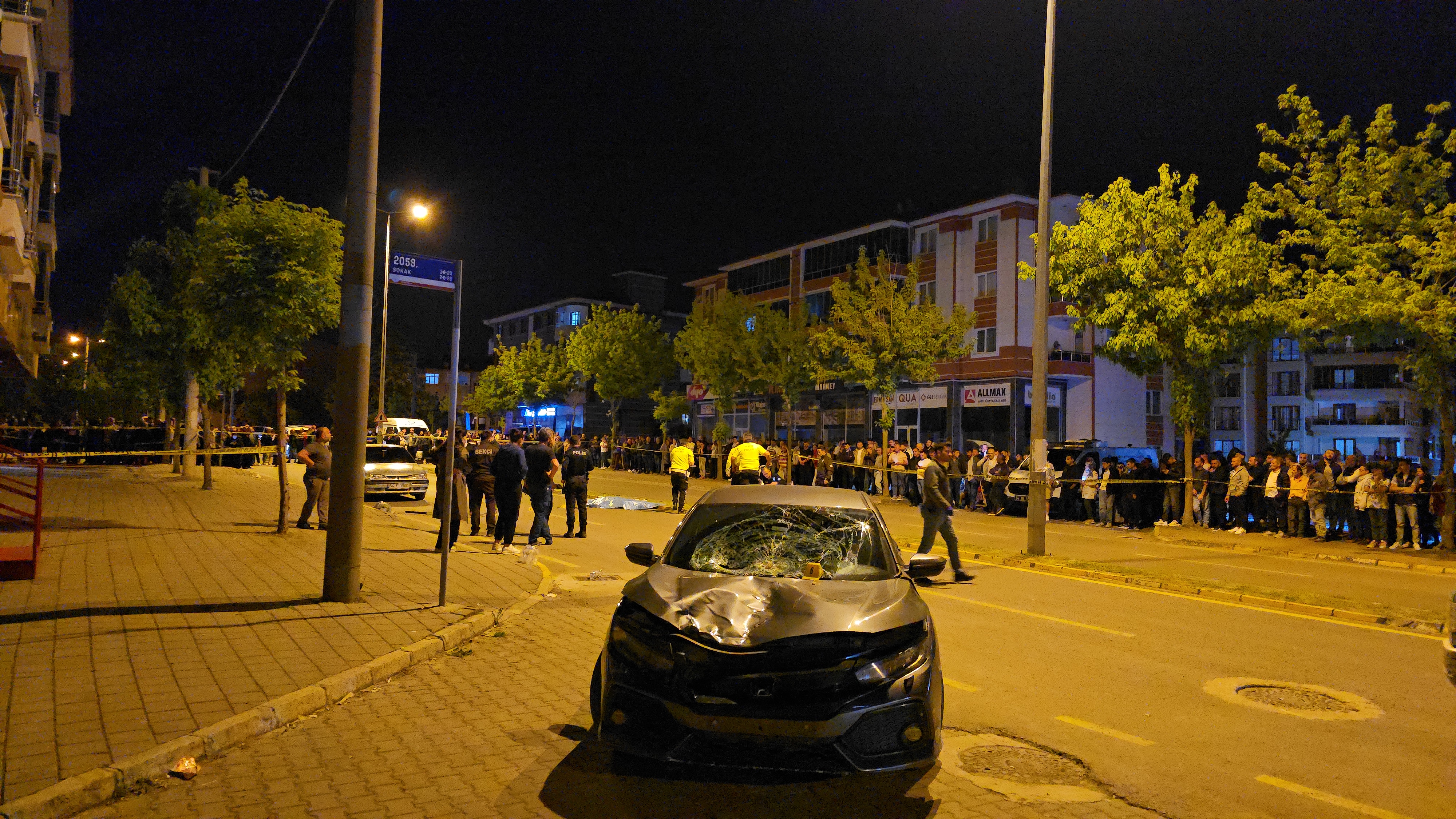 OTOMOBİLİN ÇARPTIĞI 2 KADIN HAYATINI KAYBETTİ