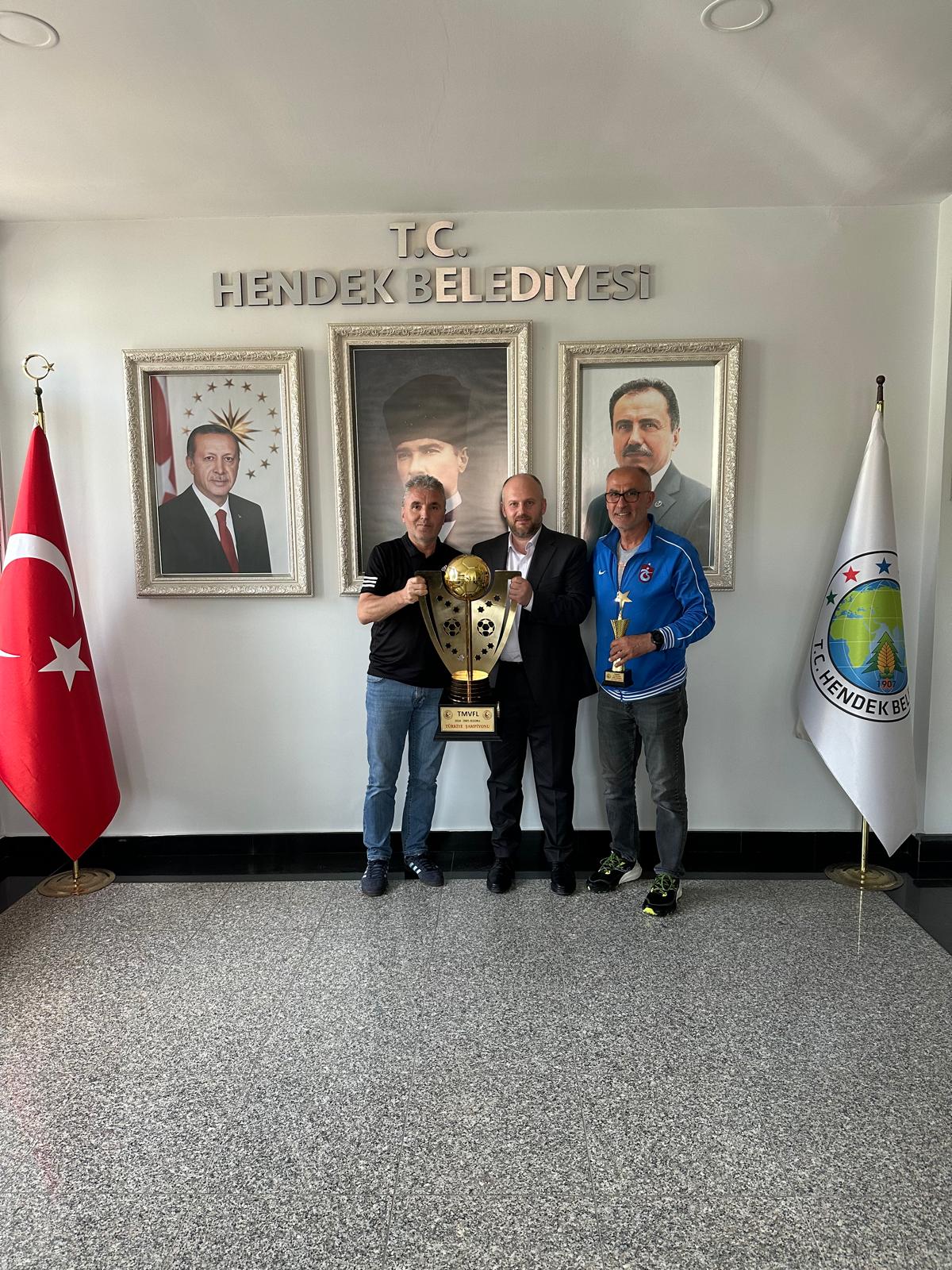 Türkiye Şampiyonu Hendek Veteranlar’dan Hendek Belediyesi’ne Ziyaret