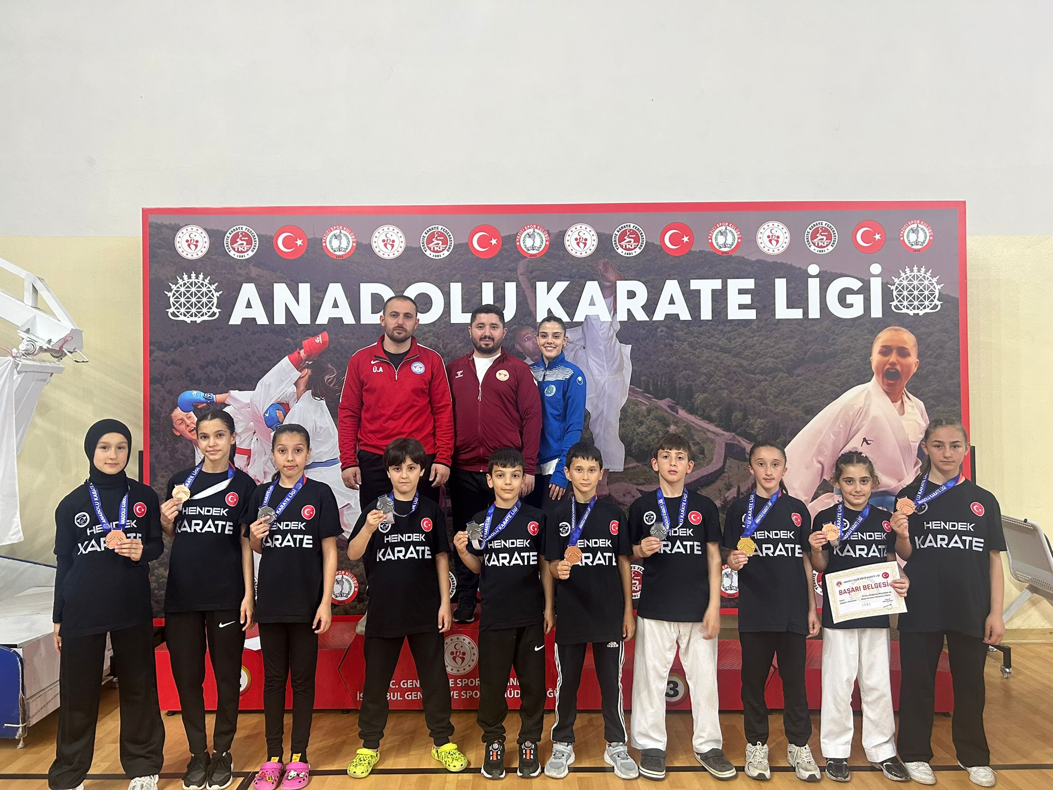 İSTANBUL’DA HENDEK COŞTU