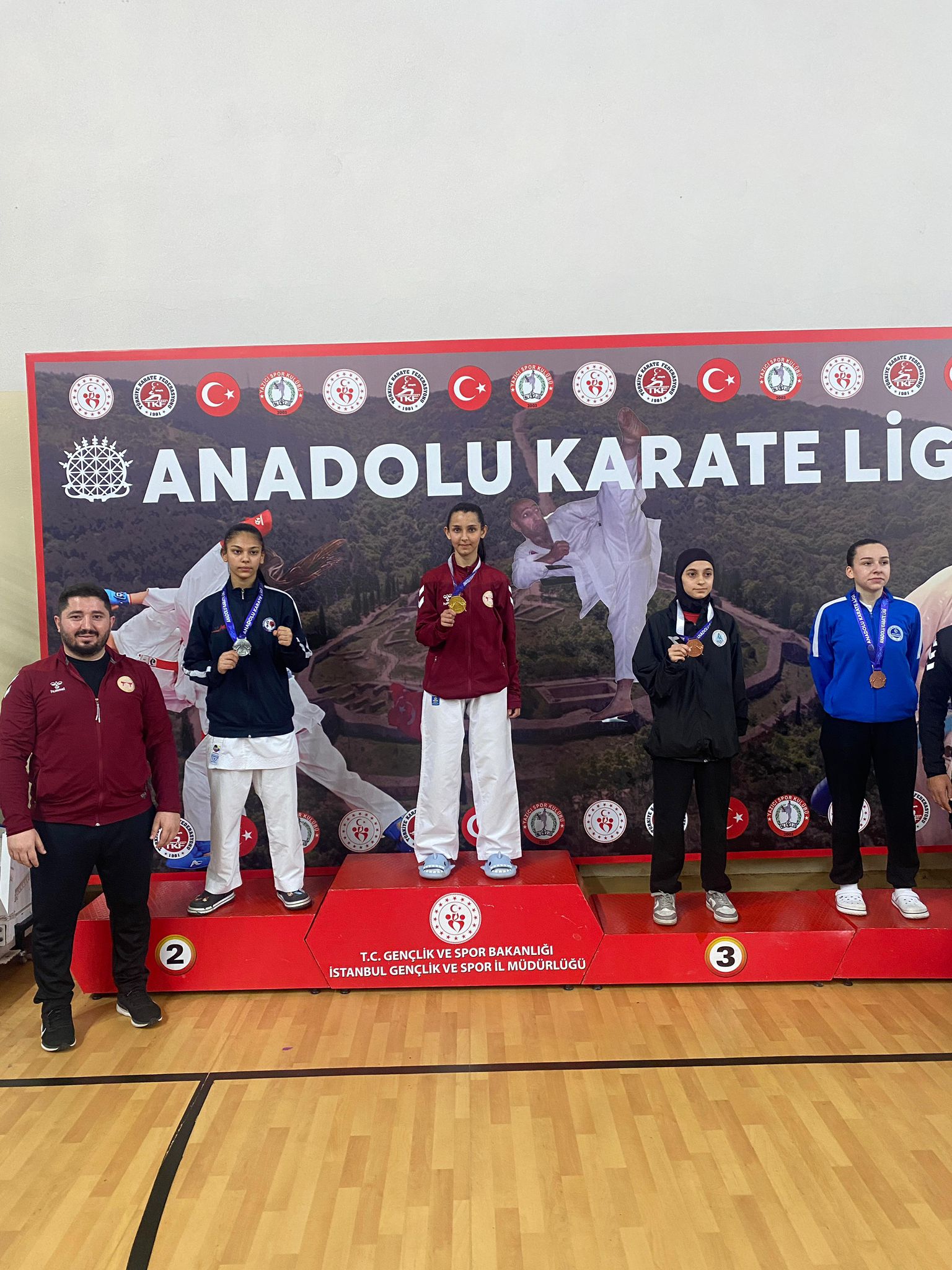 İSTANBUL’DA HENDEK COŞTU