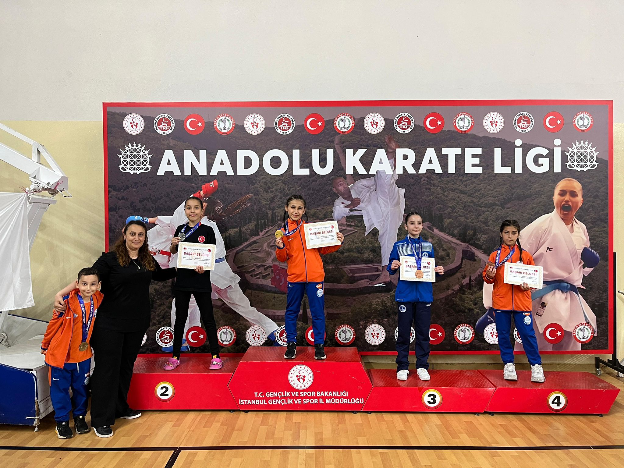 İSTANBUL’DA HENDEK COŞTU