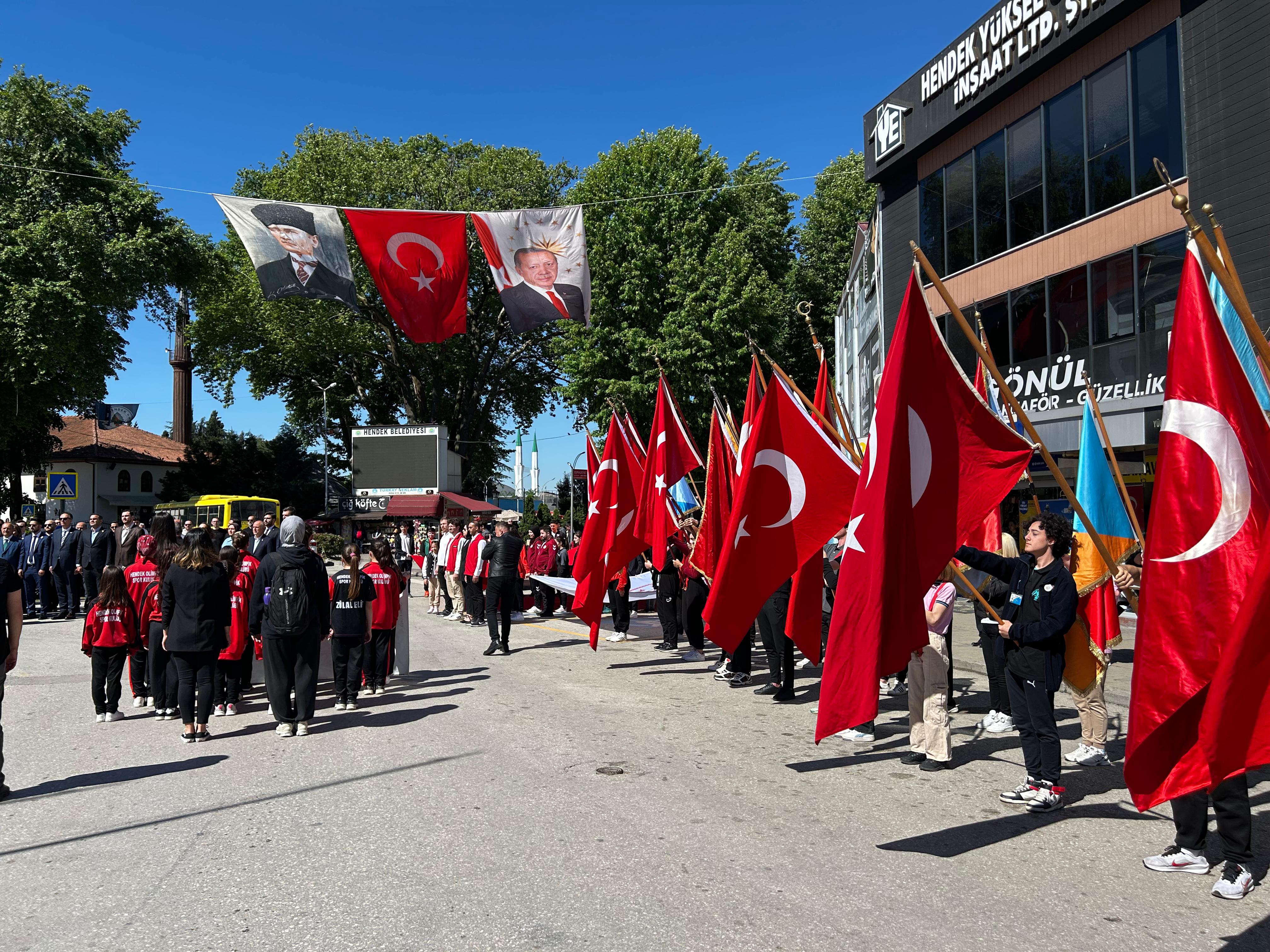 19 MAYIS HENDEK’TE COŞKUYLA KUTLANDI