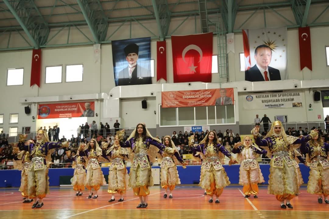 19 MAYIS HENDEK’TE COŞKUYLA KUTLANDI