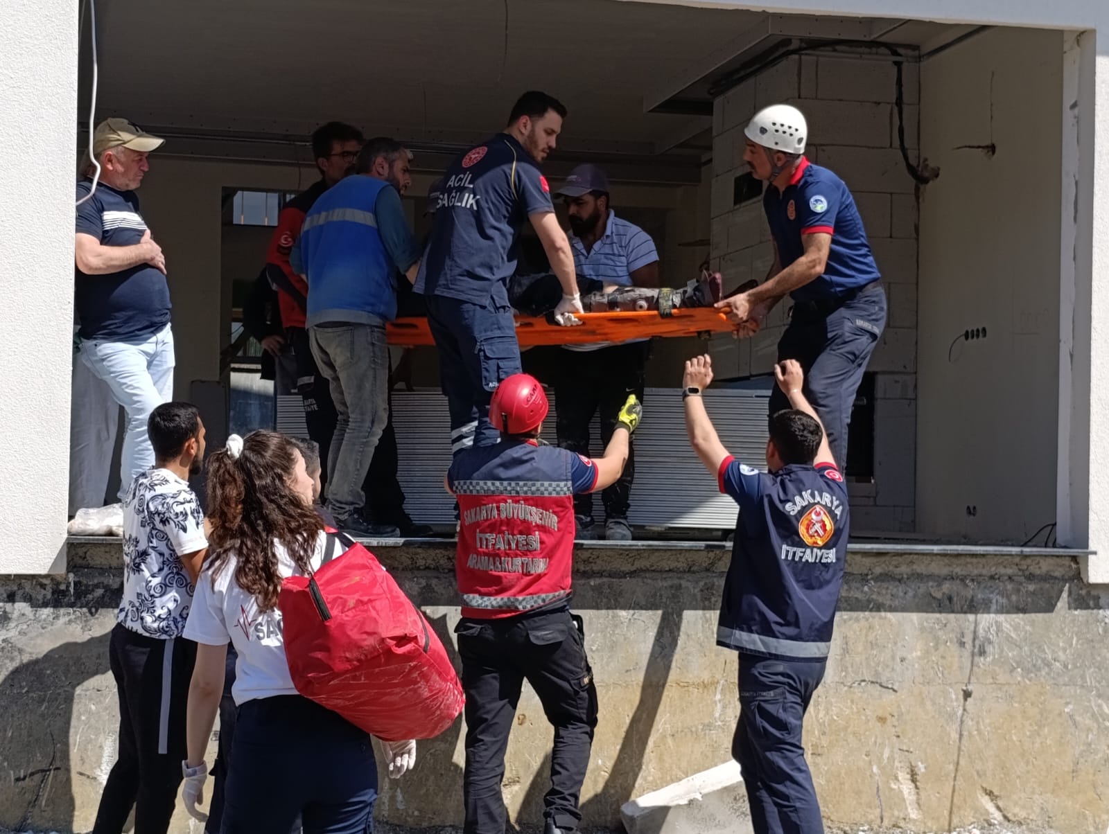 Hendek’te Görünmez Kaza İnşaat İşçisinin ayağı kırıldı