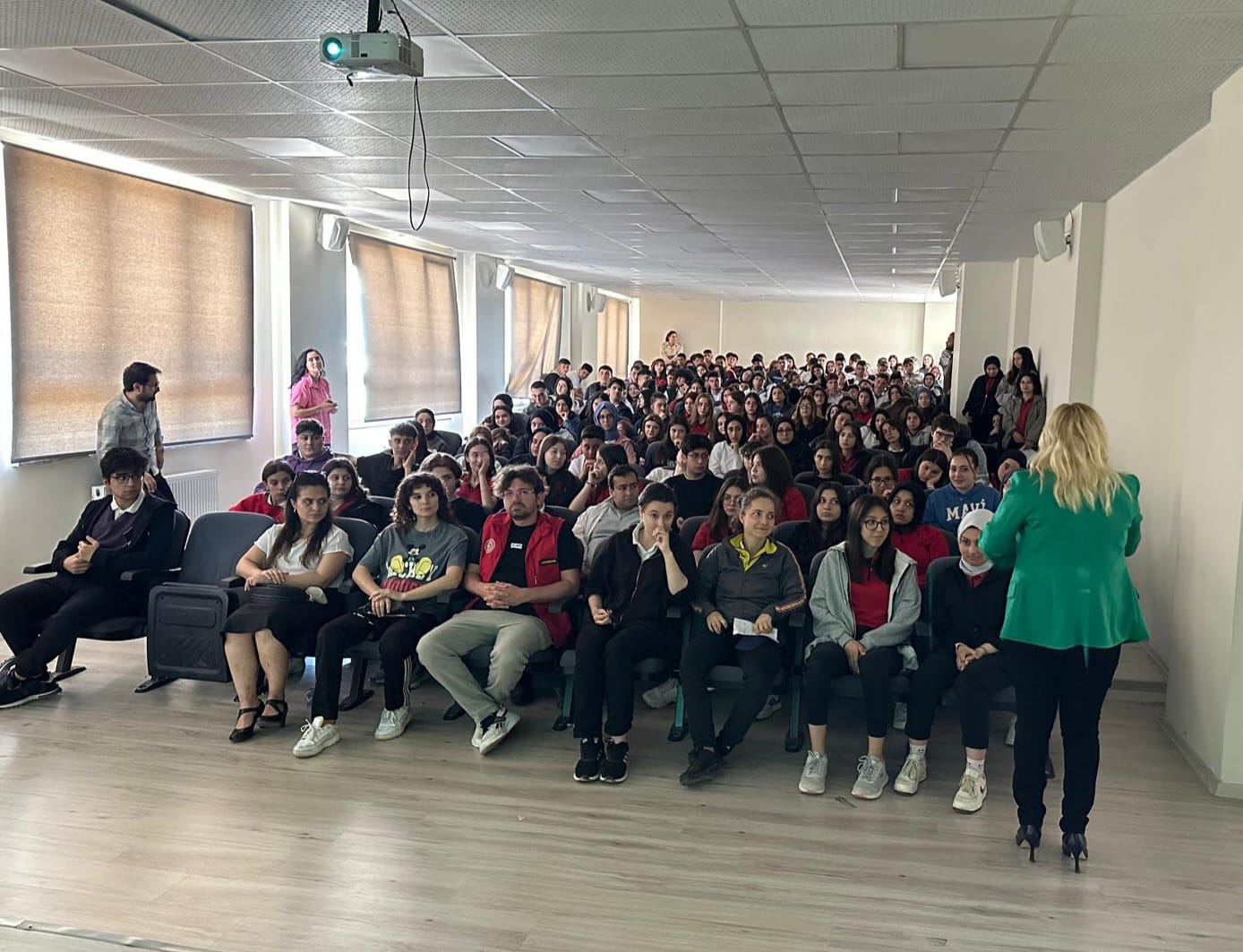 GENÇLERE DİJİTALİZMDEN SPORA SEMİNERİ