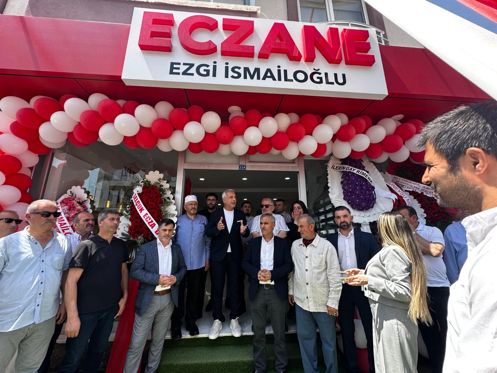 Ezgi Eczanesi Hizmete Açıldı