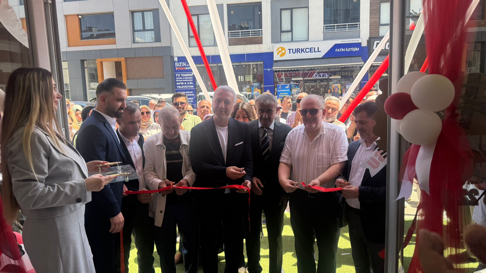 Ezgi Eczanesi Hizmete Açıldı