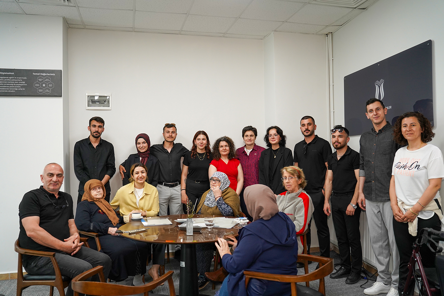 Huzurevi sakinleri için neşe dolu anlar
