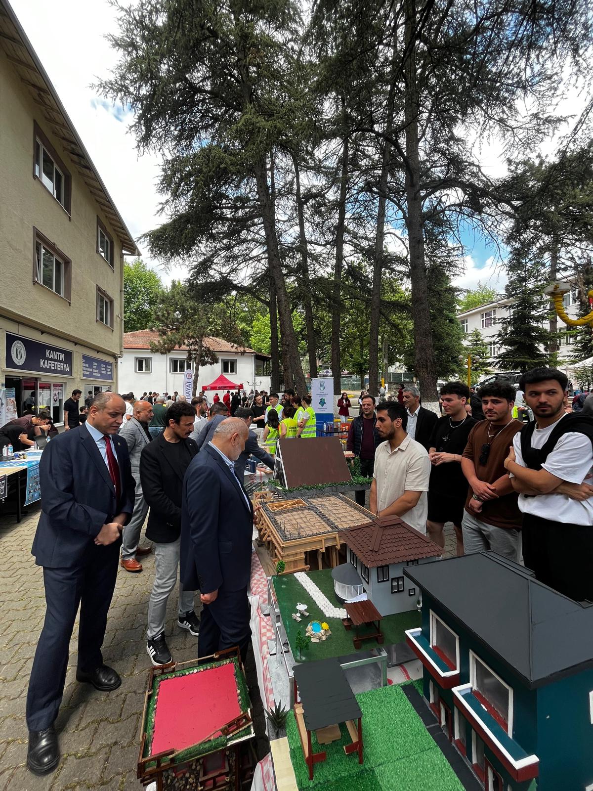 SUBÜ Hendek MYO'da Dijital Dönüşüm Temalı Kariyer Zirvesi Büyük İlgi Gördü