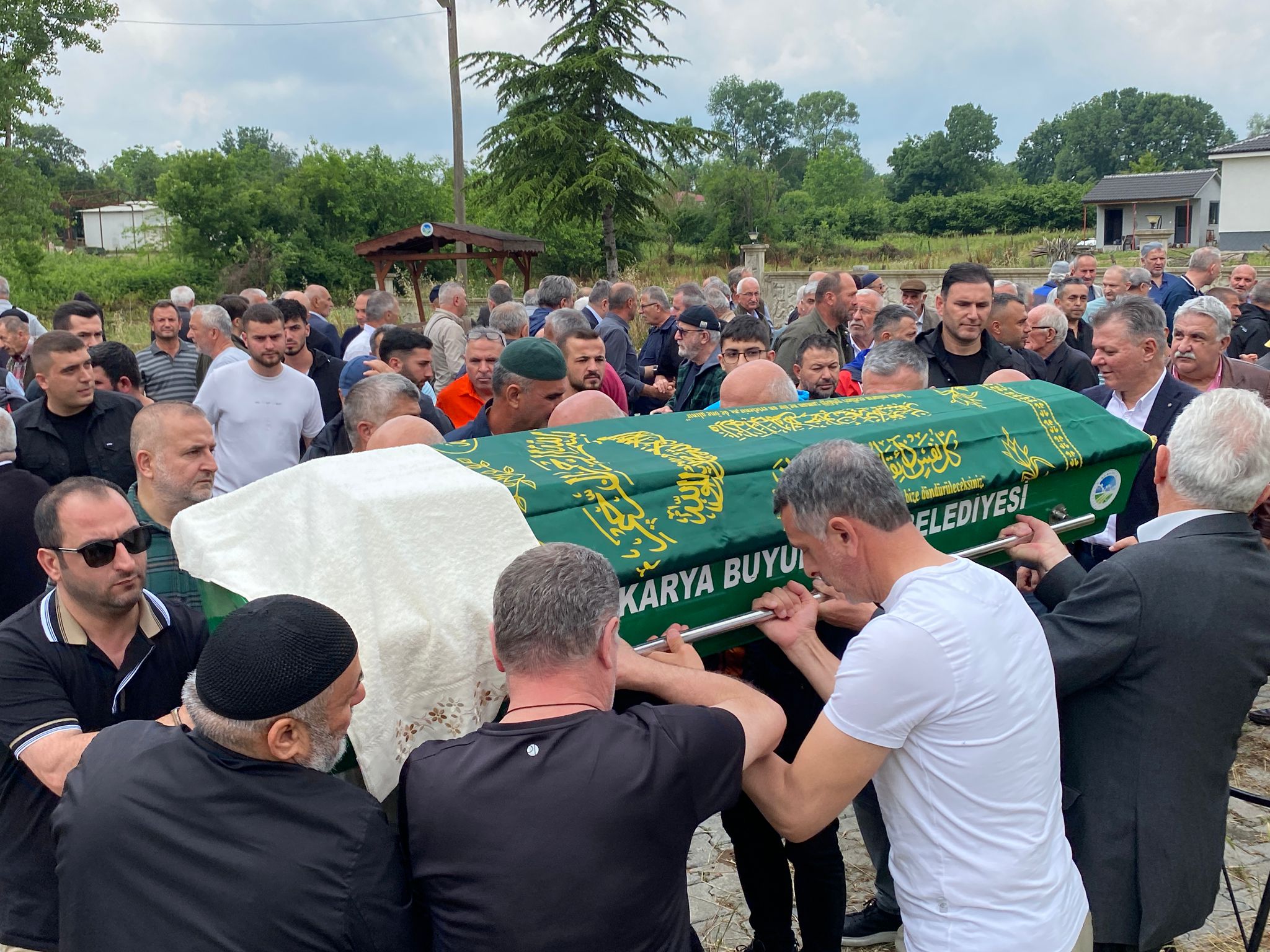 GAZETECİ ERYILMAZ’DAN  BABAYA SON GÖREV