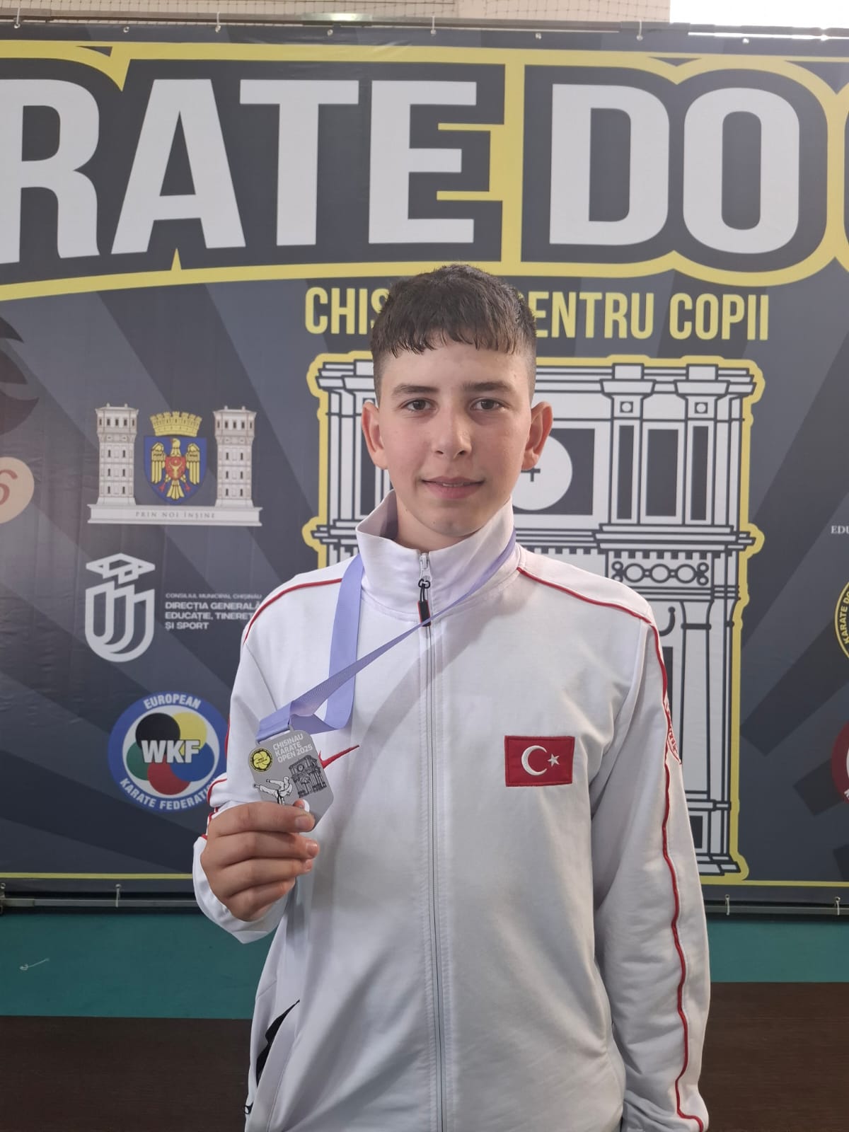 Hendekli Karateciler Moldova'dan üç madalya ile döndü