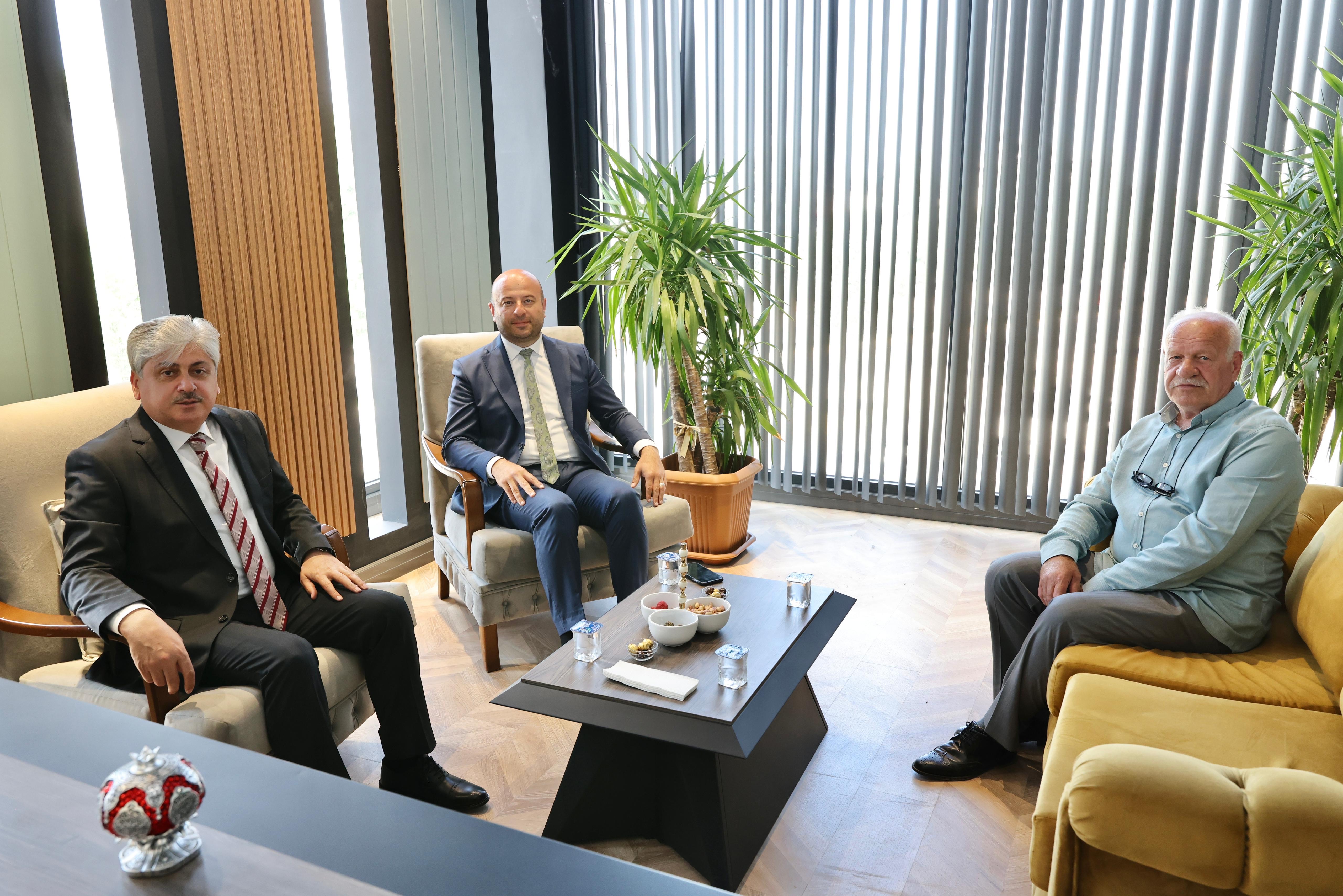 Sakarya valisi Rahmi Doğan MHP İl başkanı Oğuz Alkaş’ı ziyaret etti