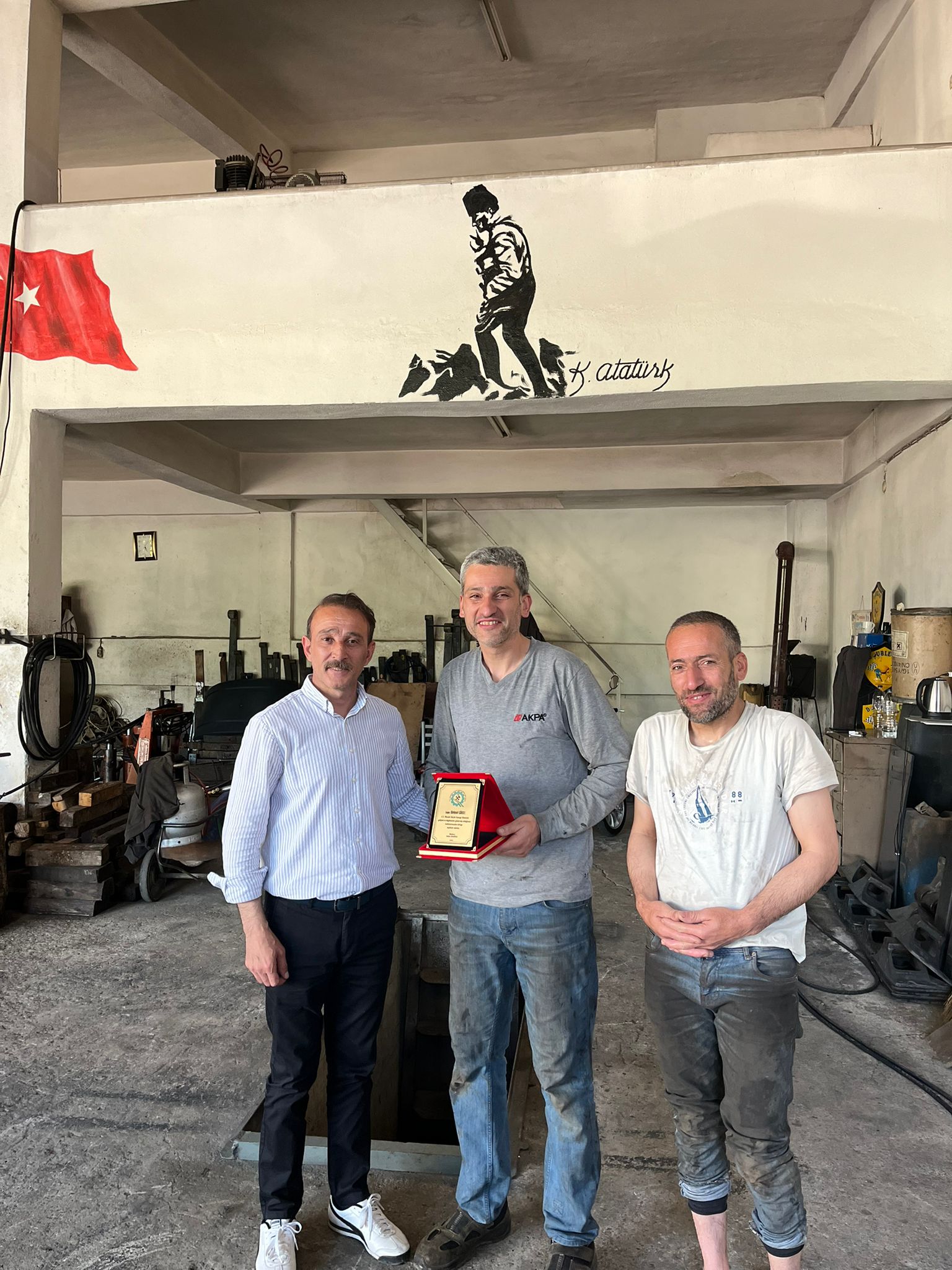Hendek Küçük Sanayi Sitesi Başkanı Sedat Demirel'den Vefa Örneği