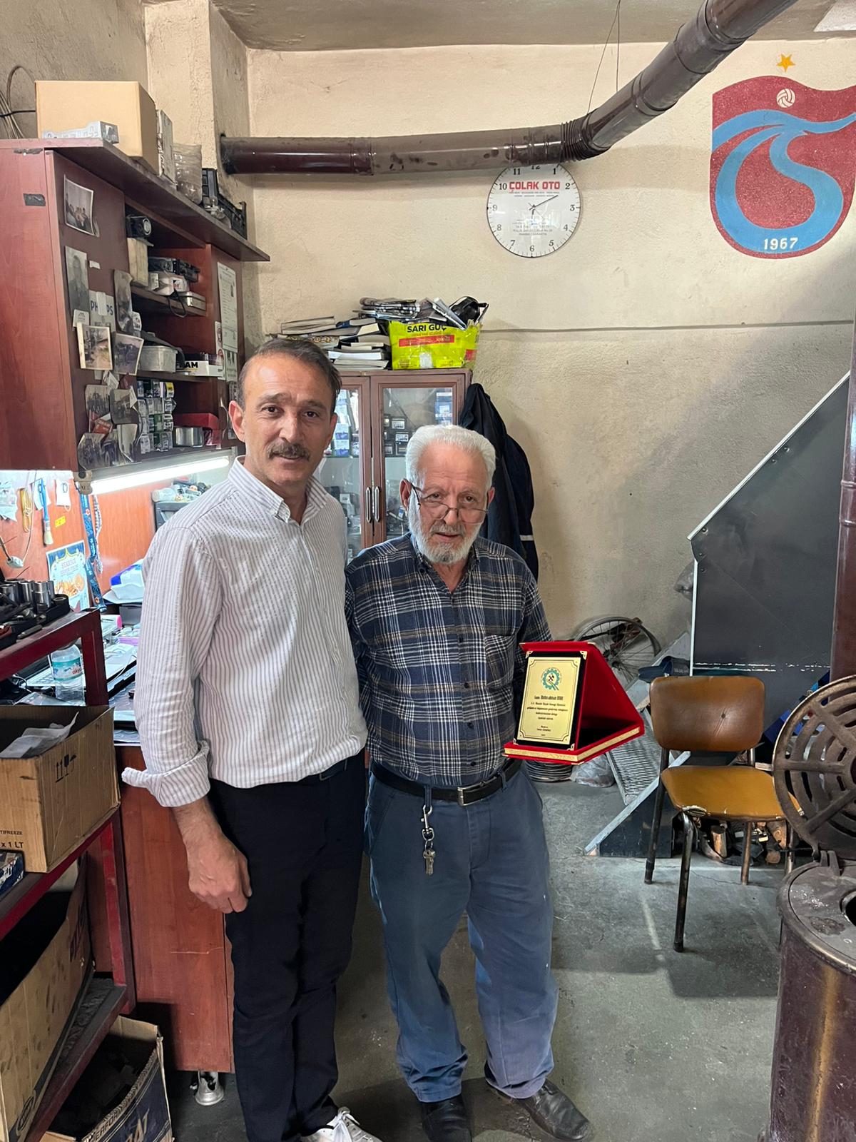 Hendek Küçük Sanayi Sitesi Başkanı Sedat Demirel'den Vefa Örneği