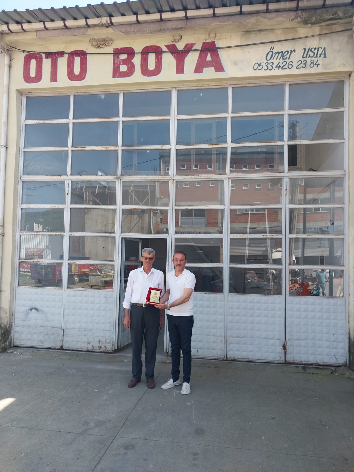 Hendek Küçük Sanayi Sitesi Başkanı Sedat Demirel'den Vefa Örneği
