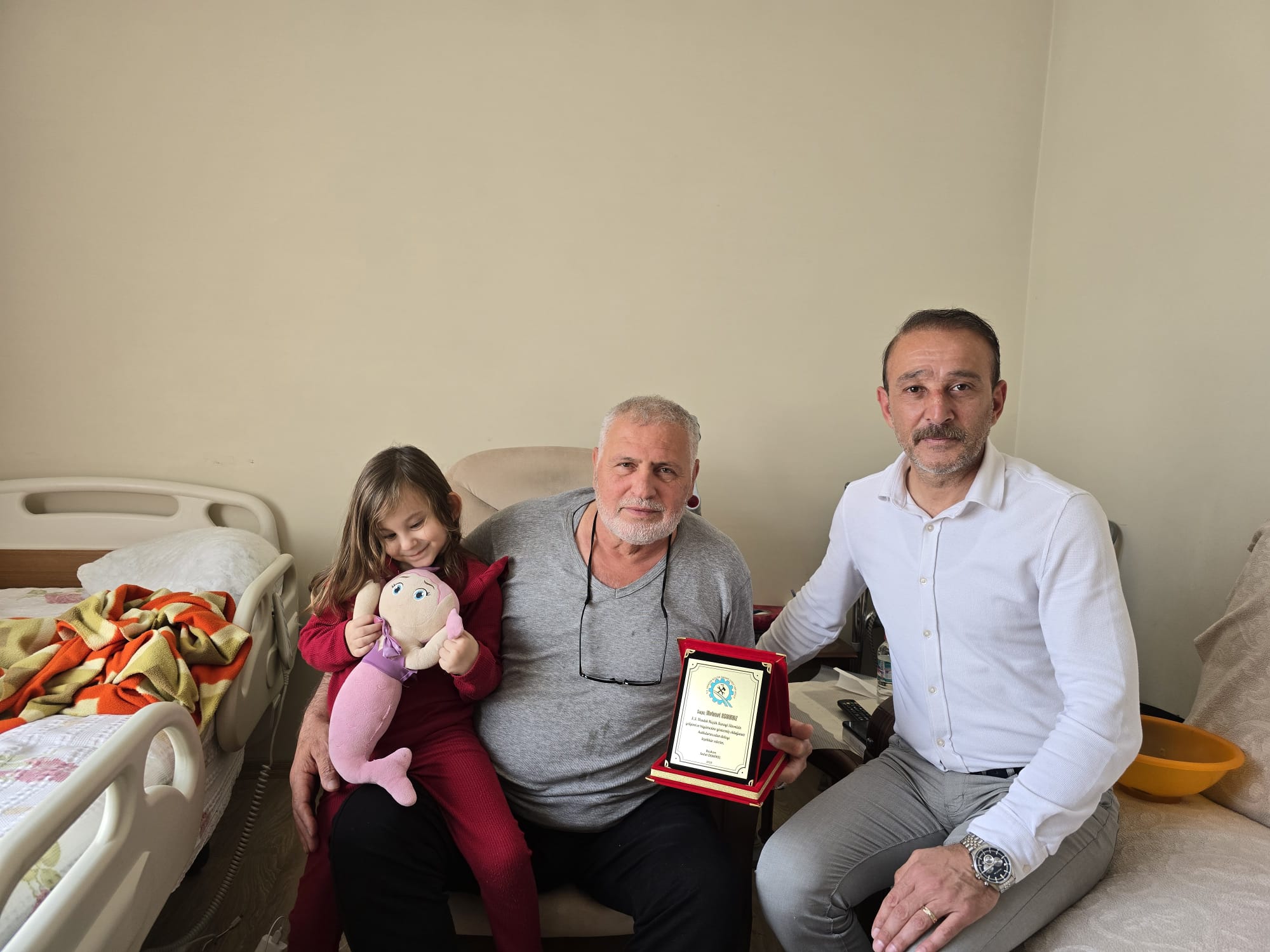 Hendek Küçük Sanayi Sitesi Başkanı Sedat Demirel'den Vefa Örneği