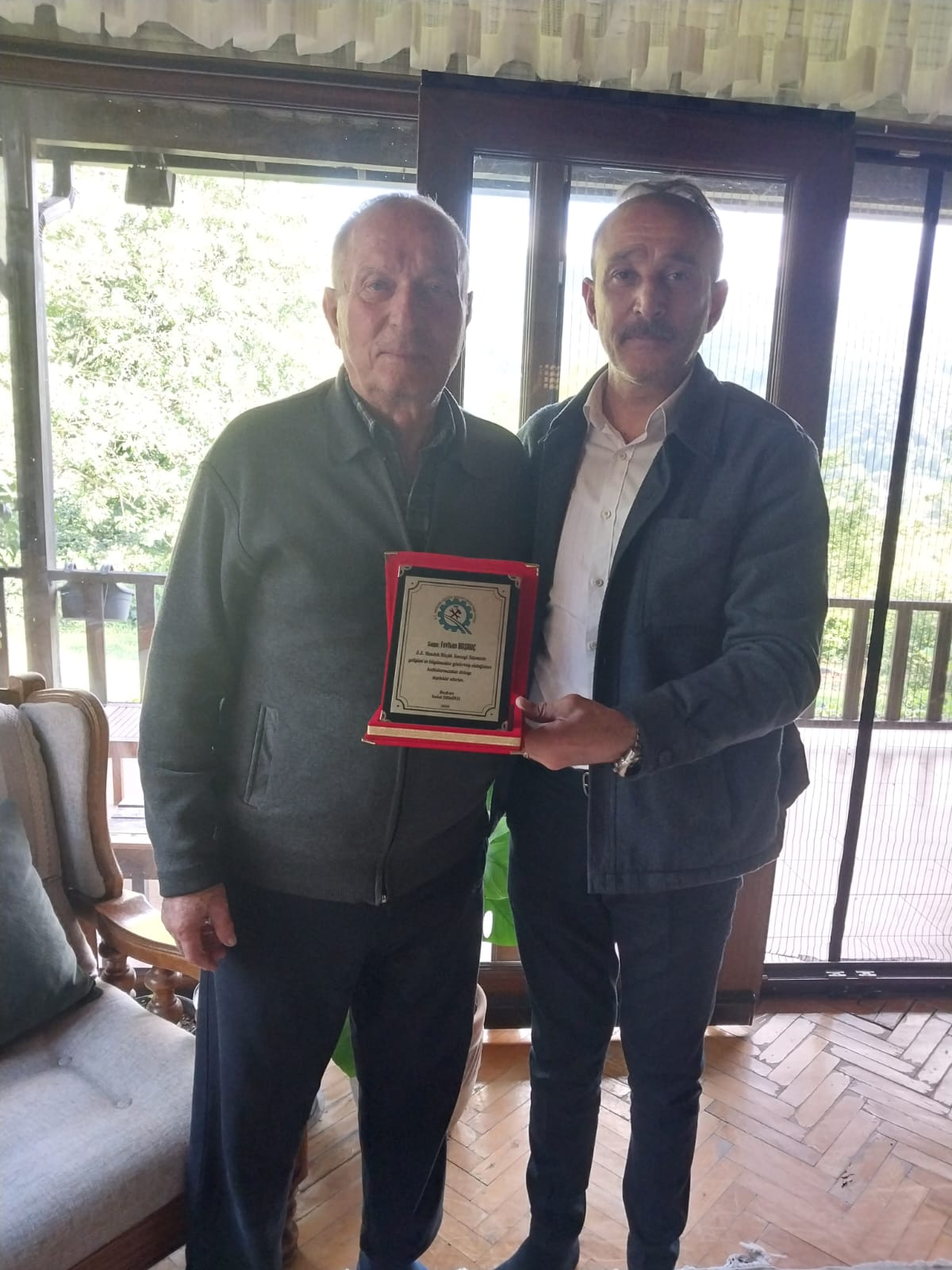 Hendek Küçük Sanayi Sitesi Başkanı Sedat Demirel'den Vefa Örneği