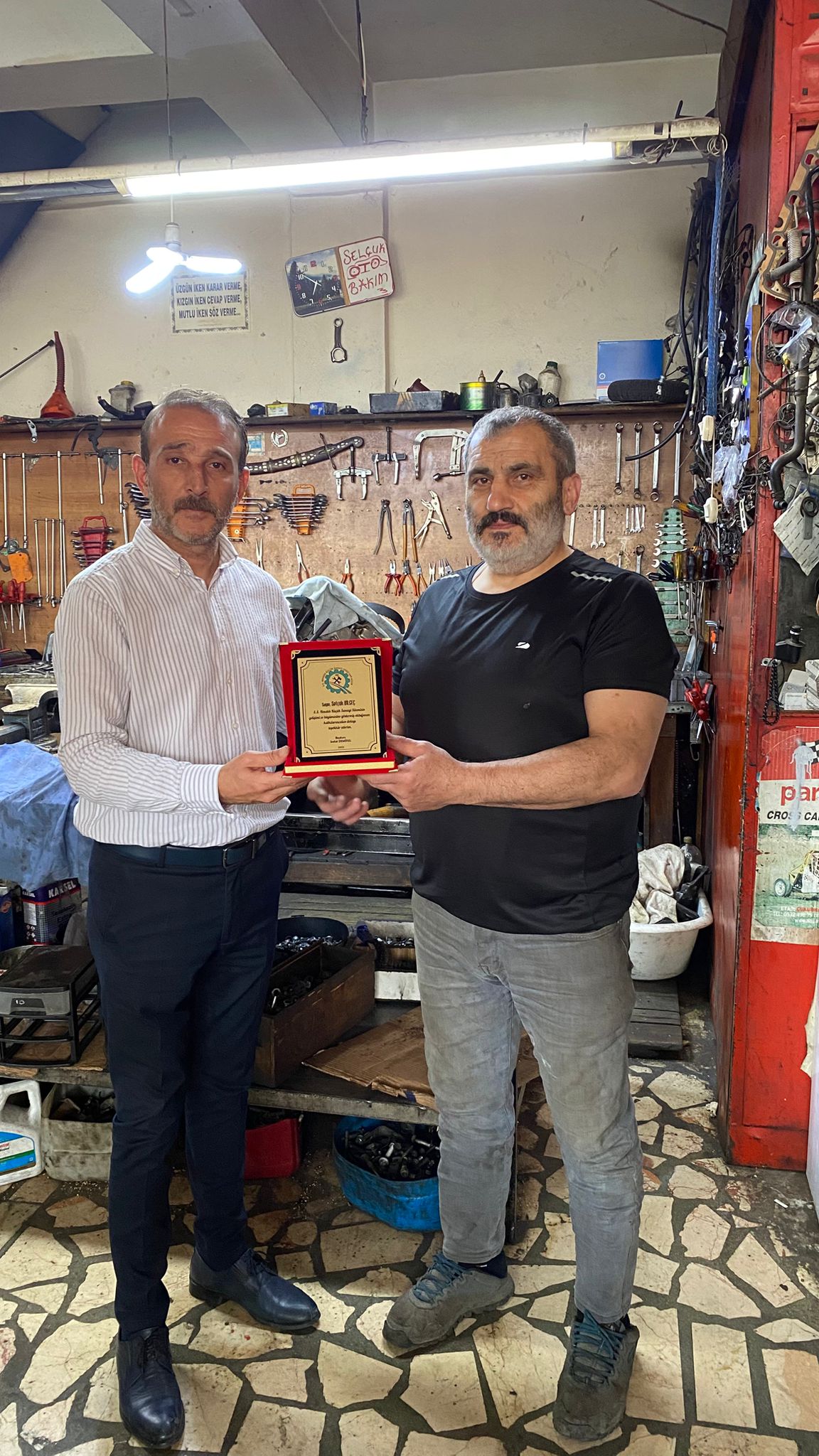 Hendek Küçük Sanayi Sitesi Başkanı Sedat Demirel'den Vefa Örneği
