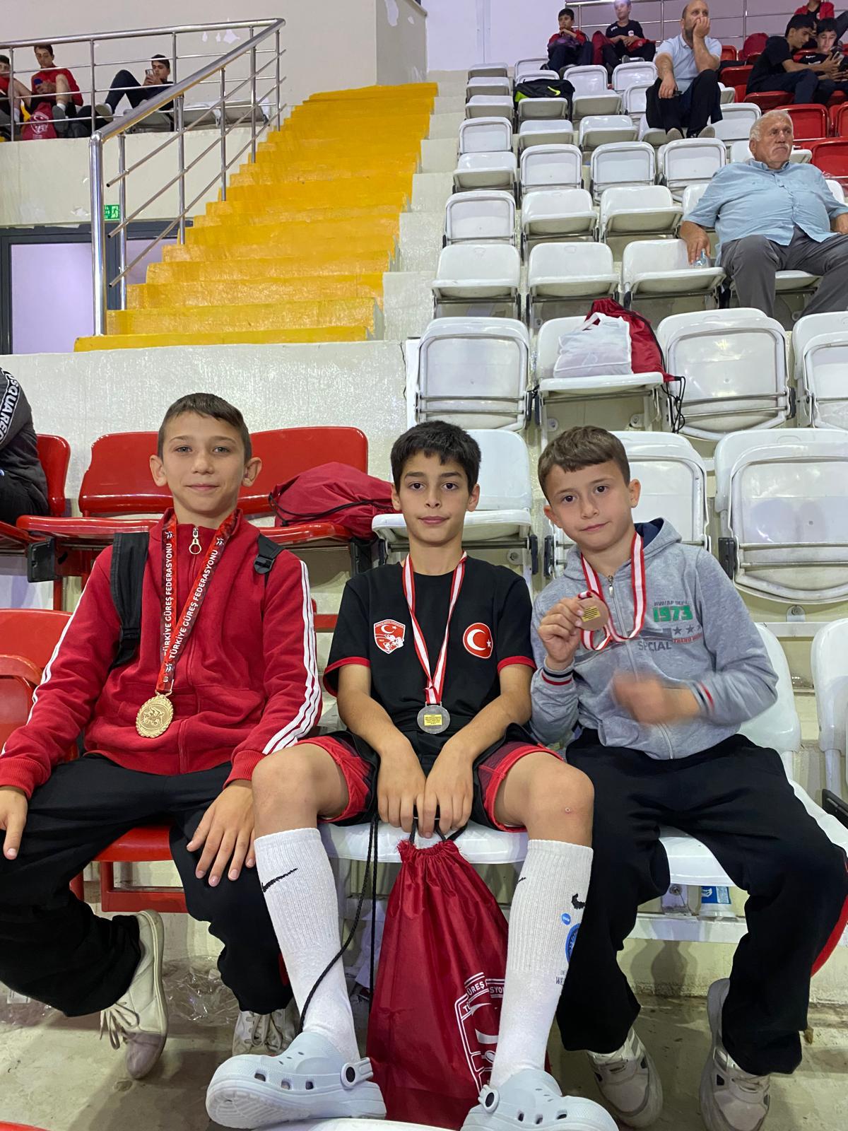 HENDEK OLİMPİK SPOR KULÜBÜ YİNE TÜRKİYE'NİN ZİRVESİNDE