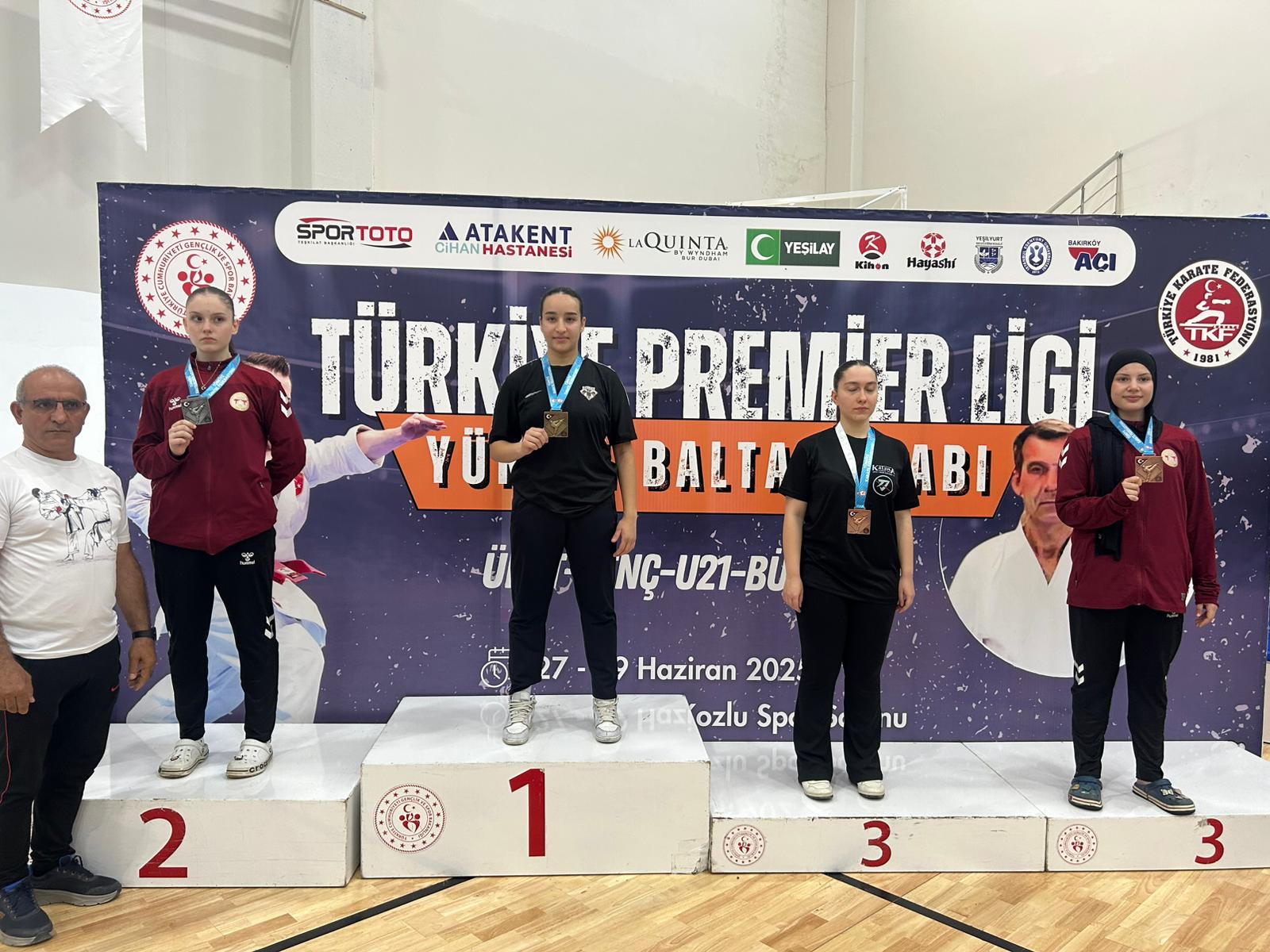Hendek Karate madalyaya doymuyor